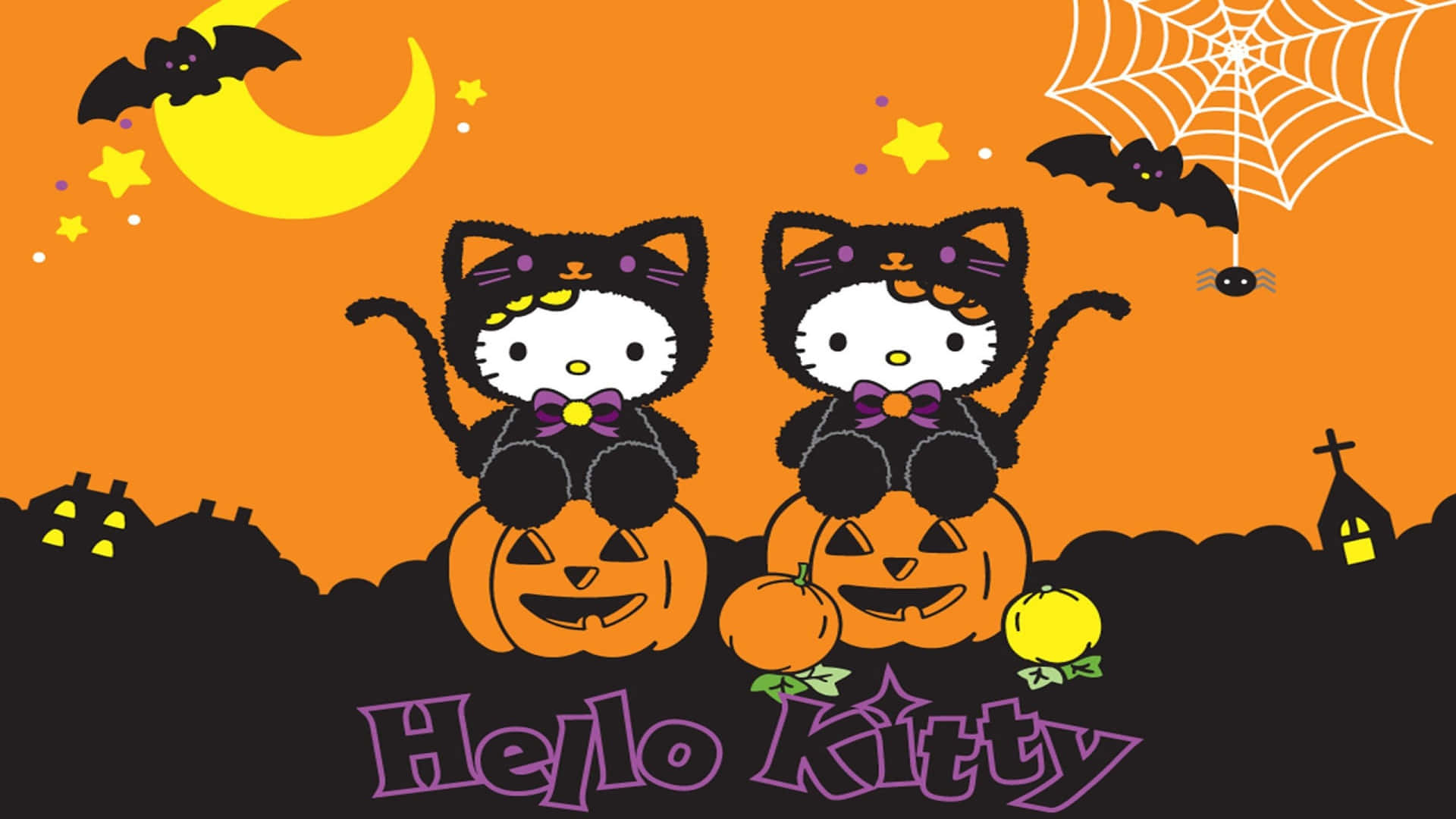  壁紙 — 兩個穿著黑色貓咪服裝的Hello Kitty角色坐在南瓜燈上，背景是橙色萬聖節天空下的黃色新月。