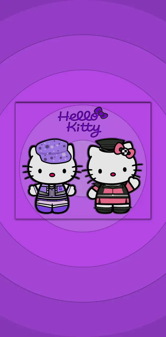 兩個穿著畢業帽和畢業袍的Hello Kitty角色微笑。 — Hello Kitty 壁紙