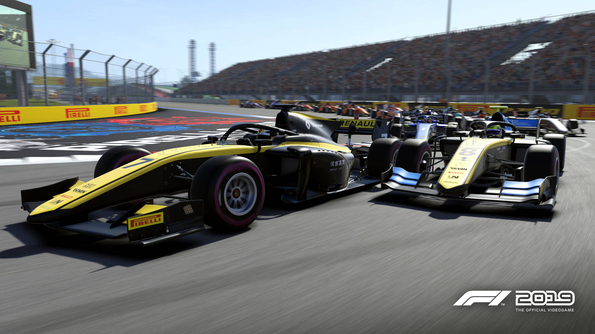 一級方程式賽車在賽道上疾馳，看台上有觀眾。 — F1 2019 壁紙 壁紙