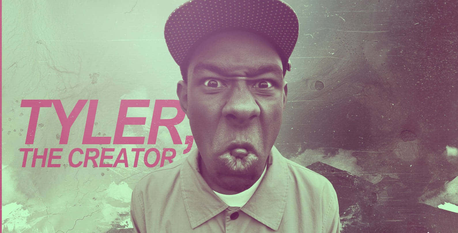 造物主泰勒 桌布 壁紙 — Tyler the Creator 瞪大雙眼、噘起嘴唇，在帶有紋理的復古背景上，以粗體粉紅色文字強烈凝視。