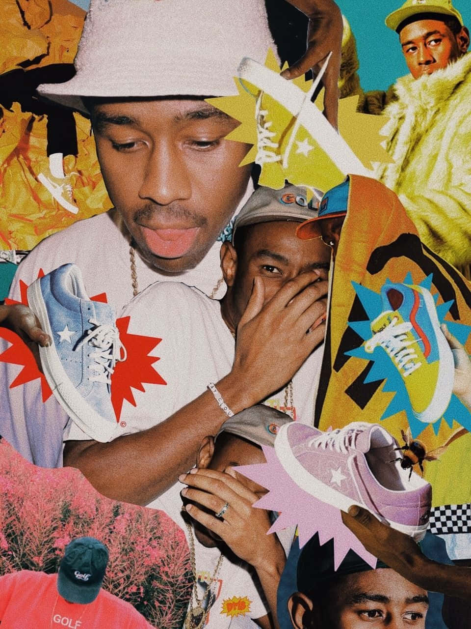 造物主泰勒 桌布 壁紙 — Tyler The Creator 在混亂的流行藝術背景前手持色彩繽紛的運動鞋的充滿活力的拼貼畫。
