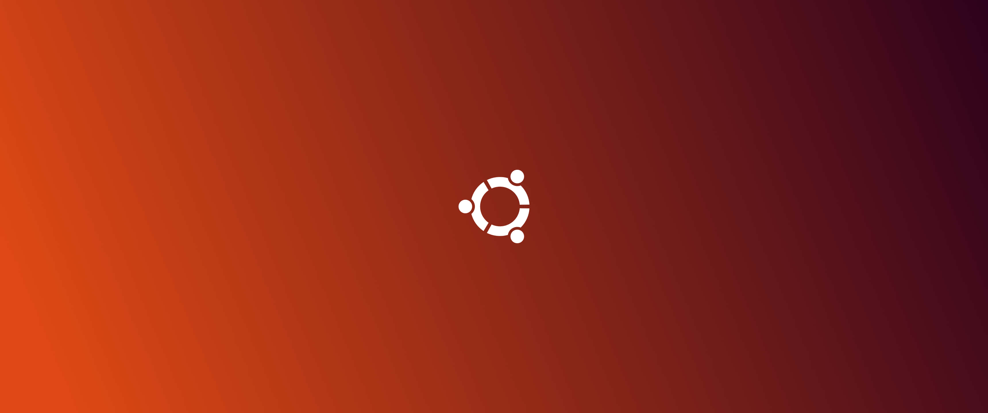 桌布 壁紙 — Ubuntu 標誌居中，背景為橙色到棗紅色的漸變，帶有對角線條紋。