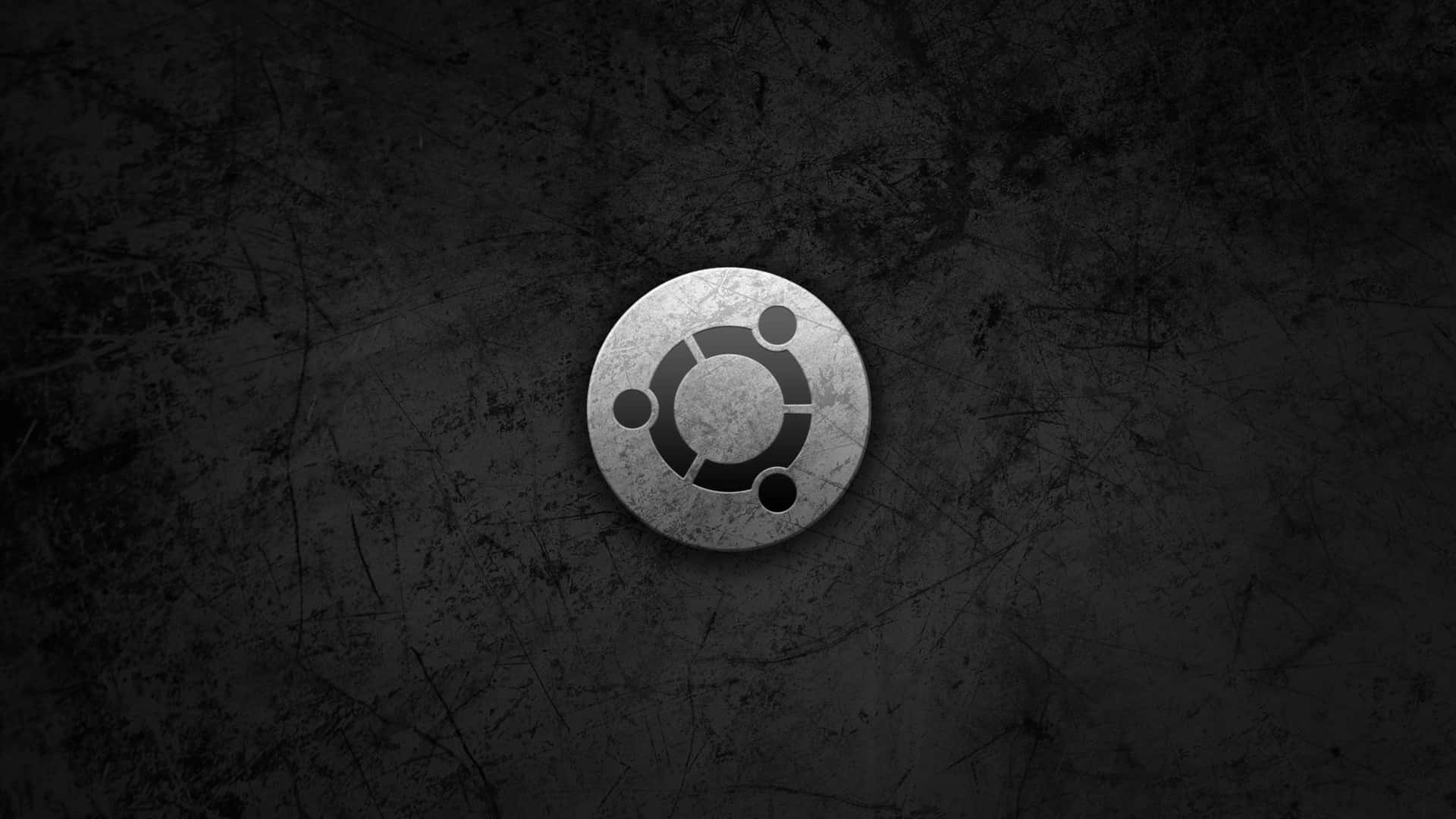 ubuntu 桌布 壁紙 — Ubuntu 標誌居中於深色刮痕金屬表面，帶有微妙的光線亮點。