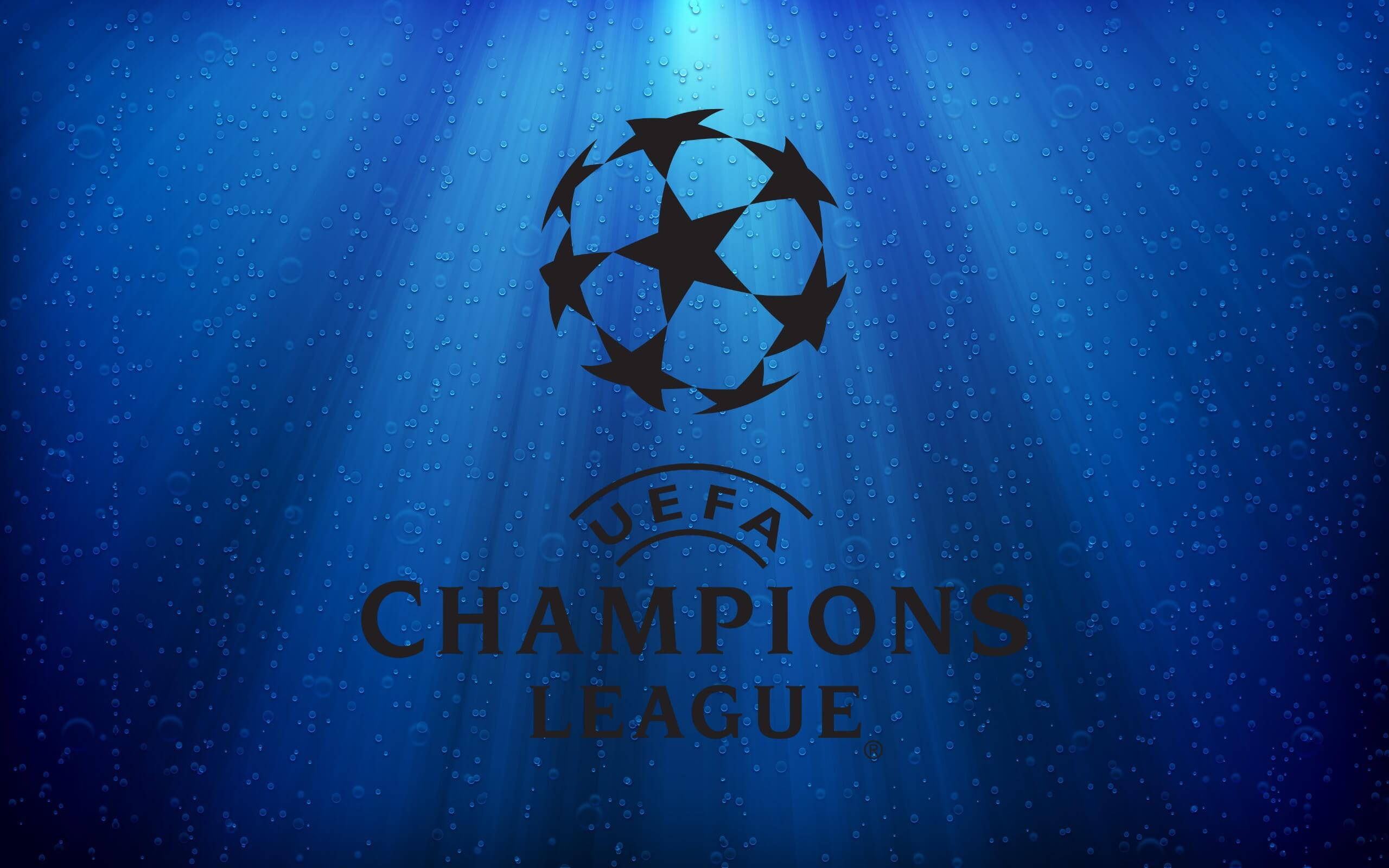 Uefa 桌布 壁紙 — UEFA Champions League 標誌在深藍色背景上，透過濺滿雨水的窗戶在光束下閃耀。
