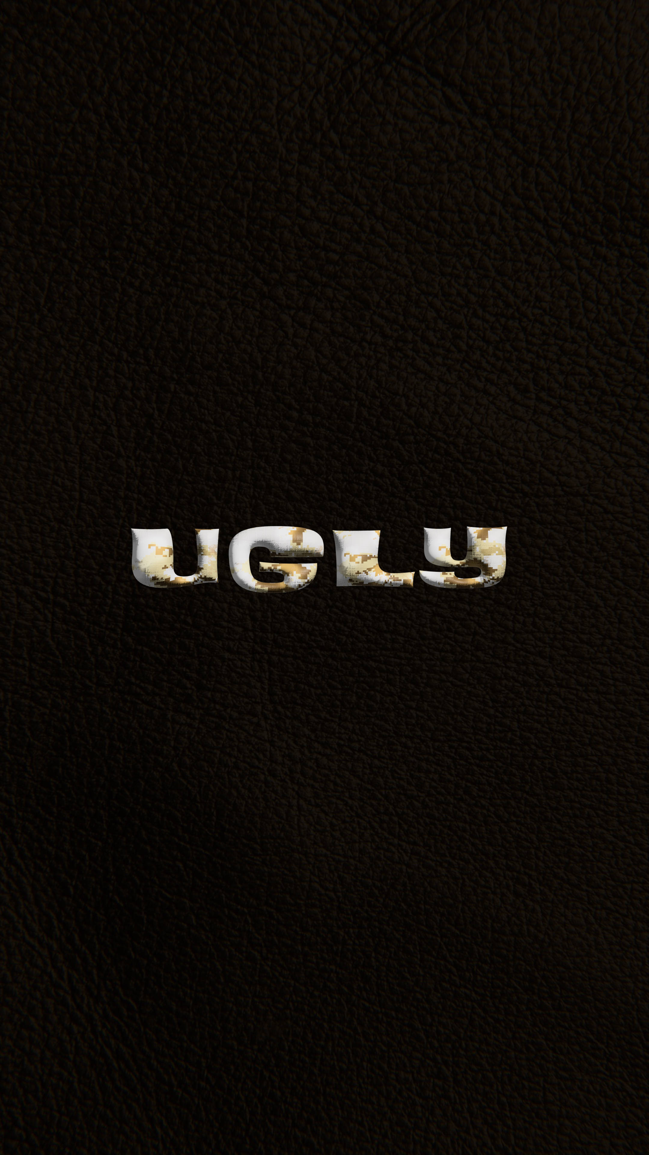 Typography 桌布 壁紙 — 「ugly」這個詞用碎裂的白色字母在深色有紋理的皮革背景上突出顯示。