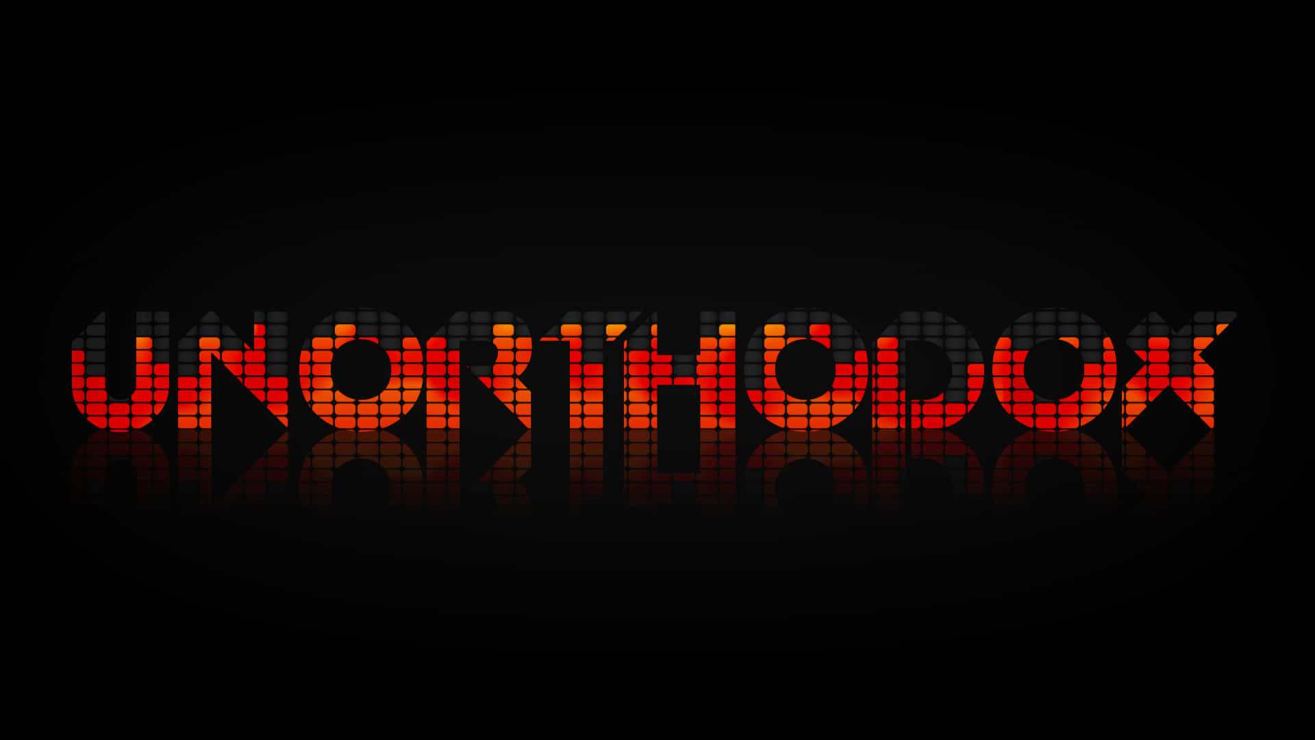 Unorthodox 桌布 壁紙 — 「UNORTHODOX」一詞在黑色背景上以火橙色像素塊發光，下方有反射表面。