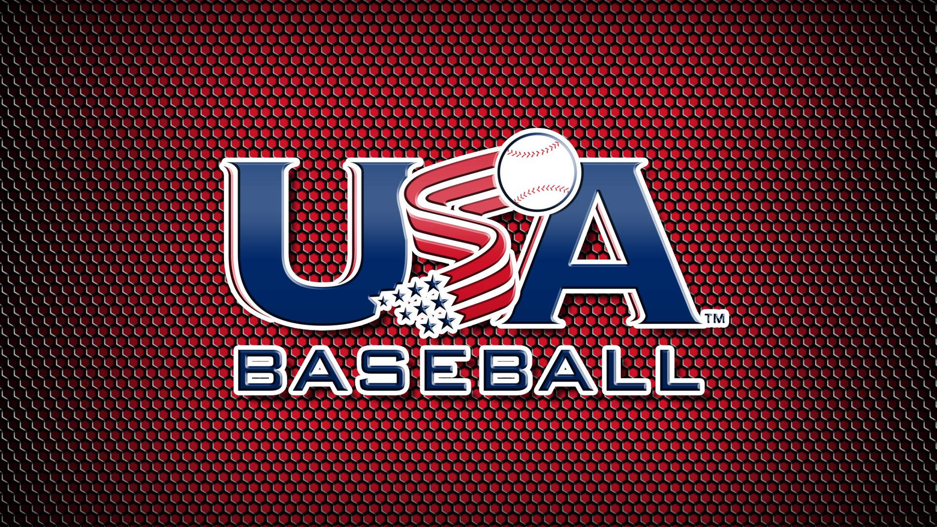 酷棒球 桌布 壁紙 — USA Baseball 標誌，採用紅、白、藍愛國設計，置於紋理紅背景上。