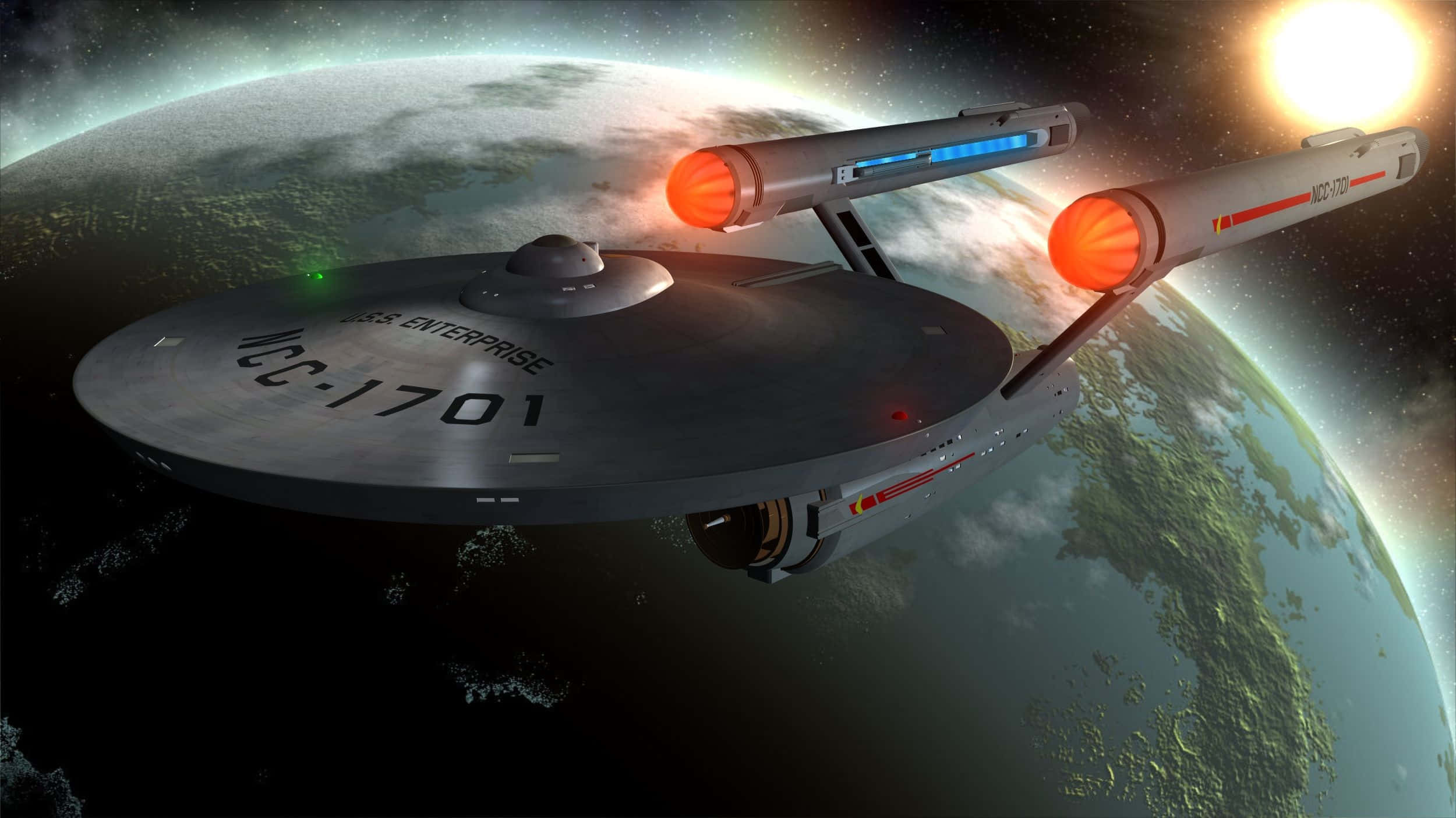 Star Trek Enterprise 桌布 壁紙 — USS Enterprise NCC-1701 在一個充滿活力、帶有漩渦狀雲層的藍綠色行星旁滑過，明亮的太陽照亮了它發光的橙色引擎艙。