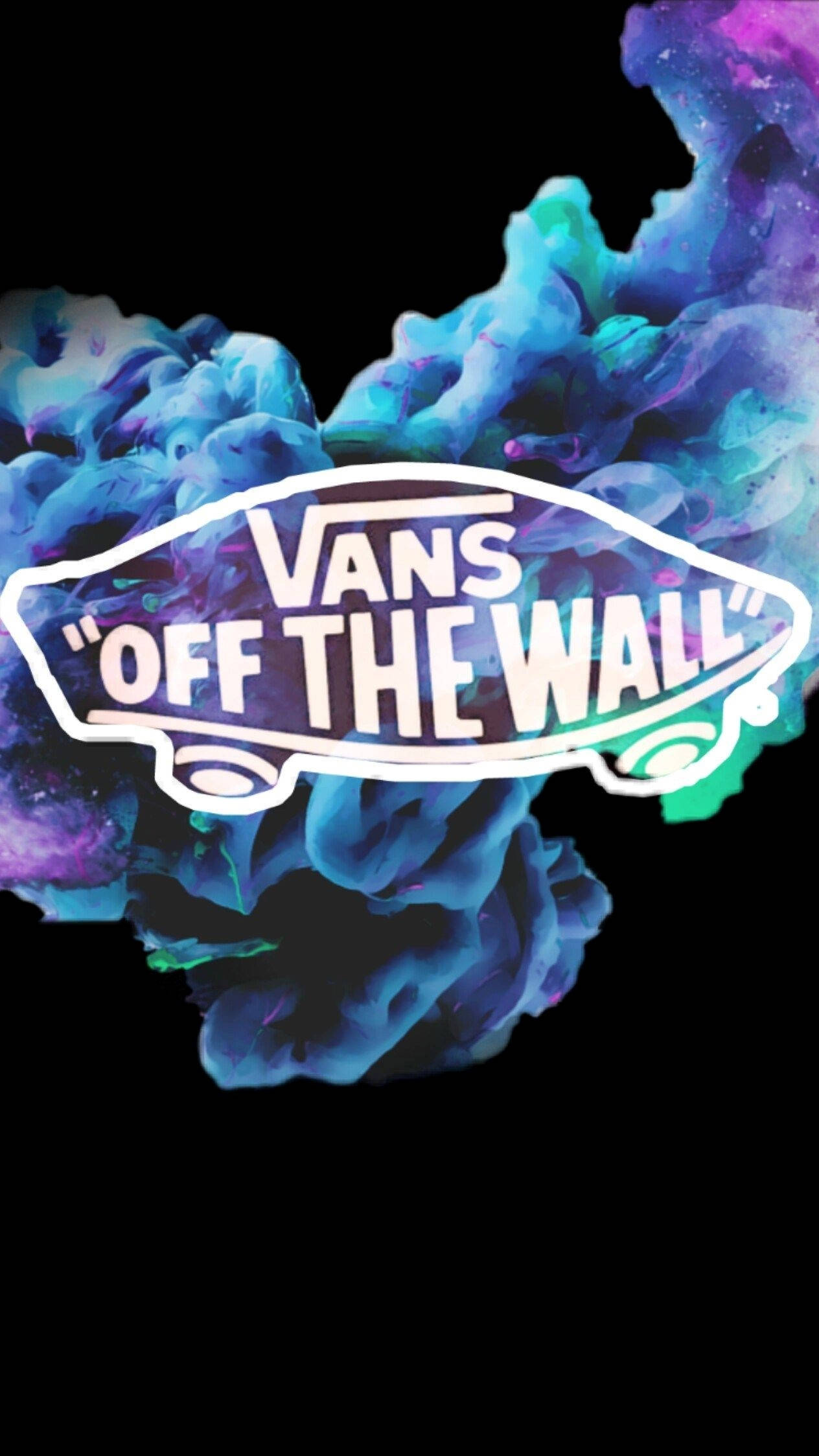Vans Logo 桌布 壁紙 — Vans Off The Wall 標誌漂浮在黑色背景上旋轉的宇宙藍色、紫色和青色墨水中。