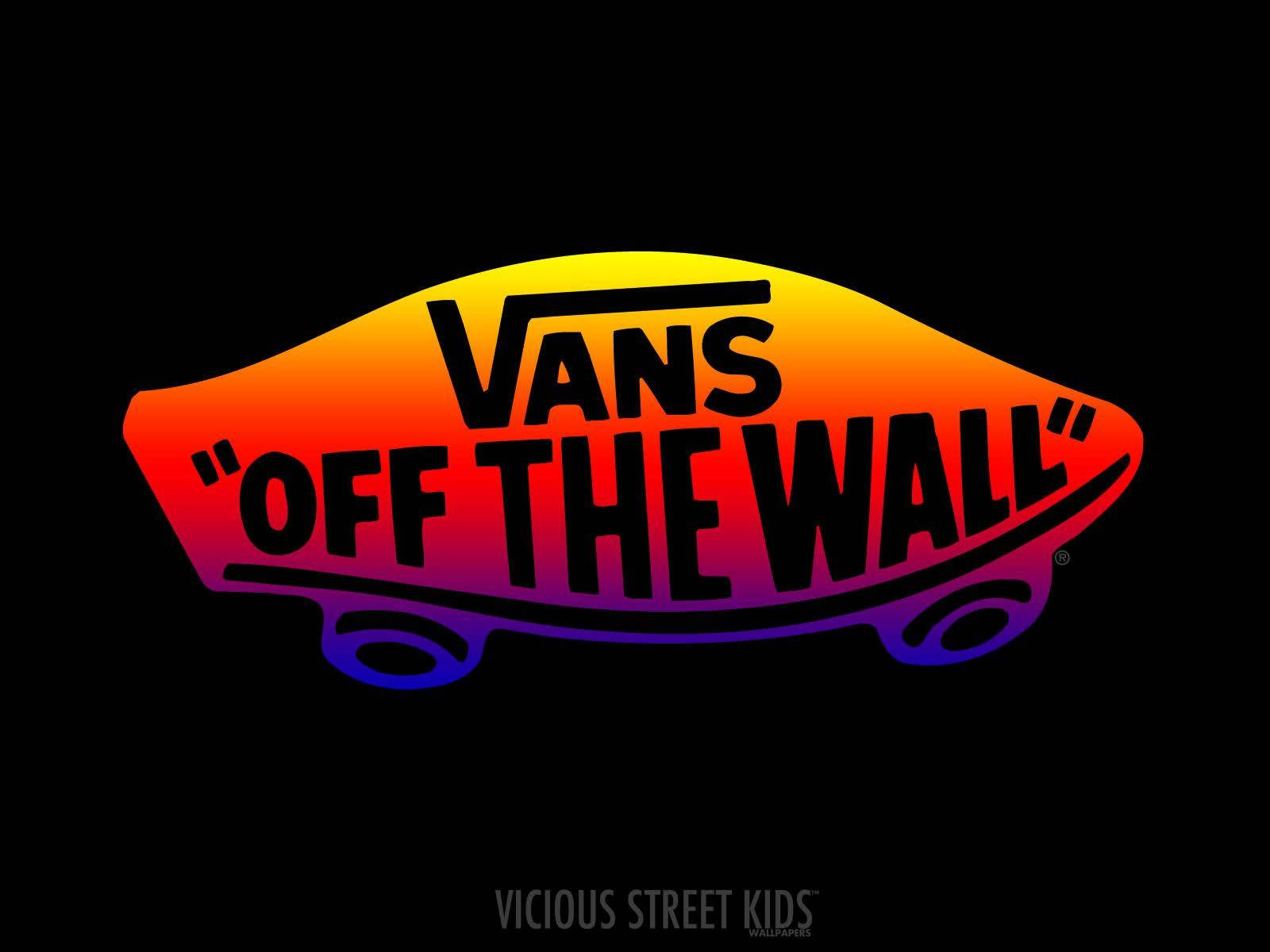 Vans 桌布 壁紙 — Vans 標誌，帶有彩虹漸變顏色，黑色背景，粗體黑色文字。