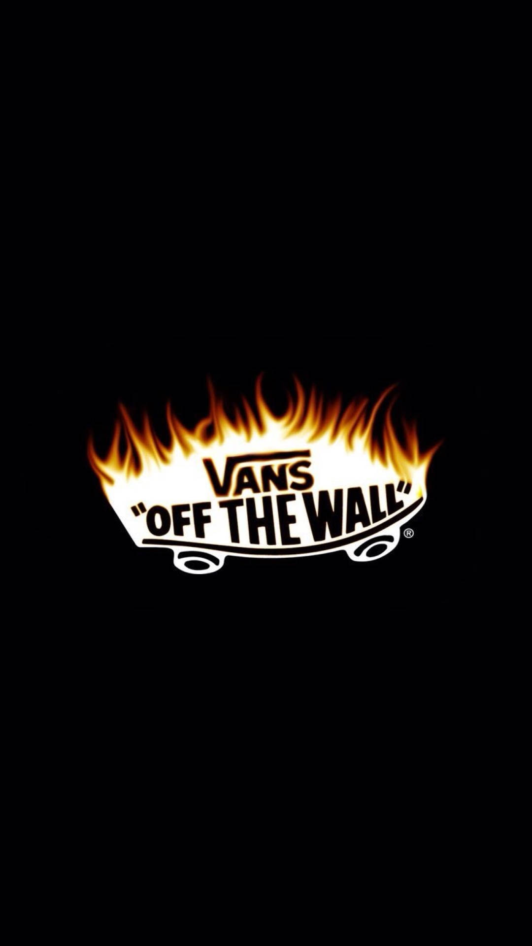 Vans Logo 桌布 壁紙 — Vans 標誌被明亮的橙色火焰包圍，背景為純黑色。