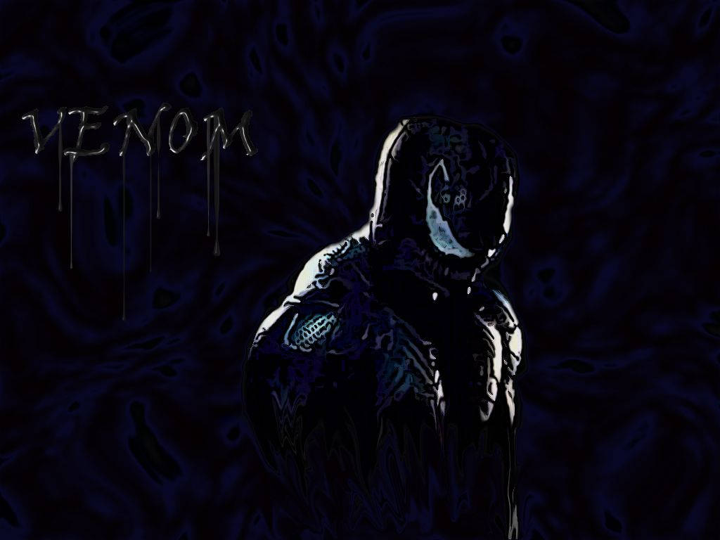 猛毒 桌布 壁紙 — Venom 在深藍色紋理背景上威嚴地站立，'VENOM' 字樣以金屬字體滴落。