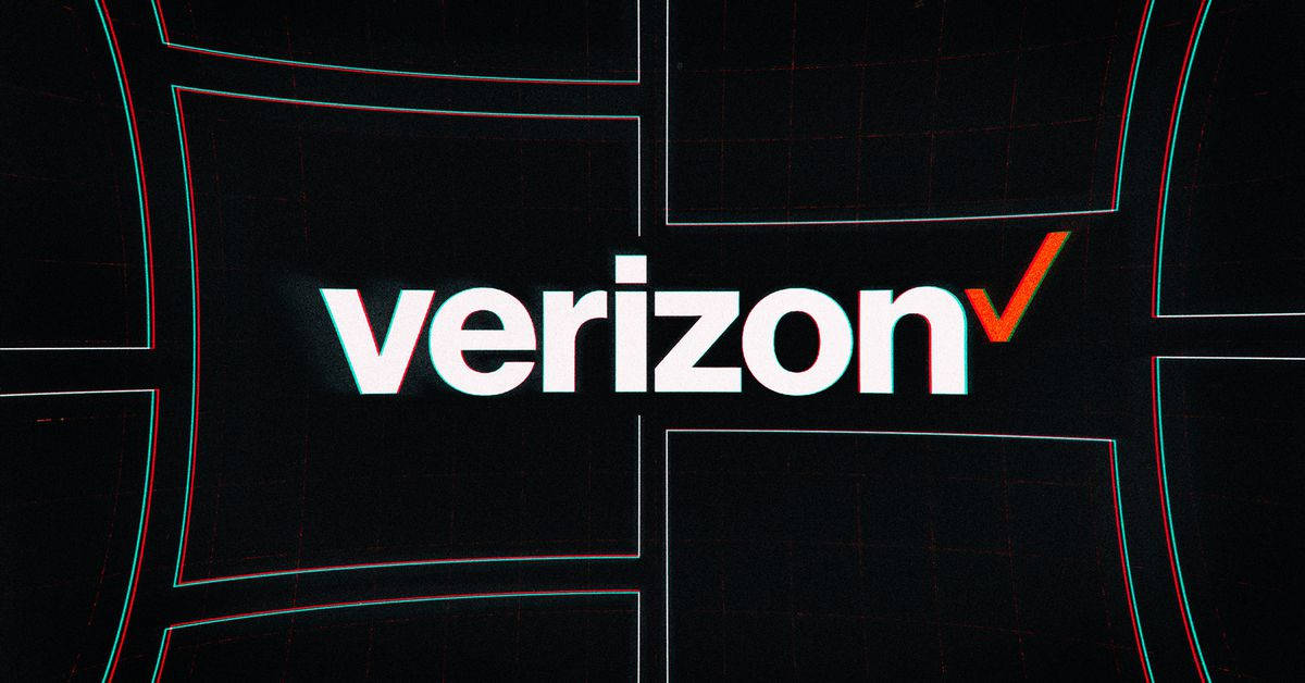 Verizon 桌布 壁紙 — Verizon 標誌在深色網格背景上閃爍著帶有故障效果的紅色和青色線條。