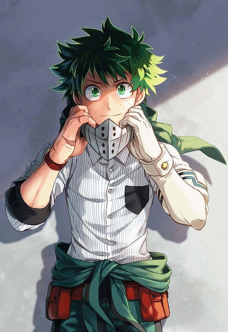  壁紙 — 一個充滿活力的動漫男孩，有著尖刺的綠色頭髮和明亮的眼睛，拉起口罩，在柔和的灰色背景上露出堅定的笑容。