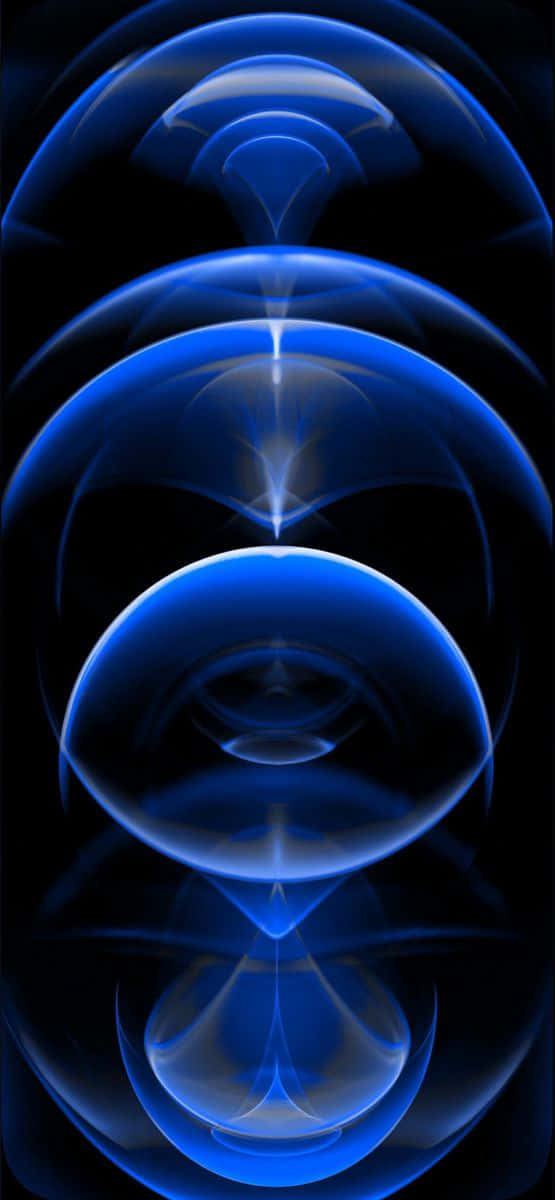 壁紙 — 充滿活力的藍色同心圓在黑色虛空中發光，創造出迷人的對稱抽象圖案。