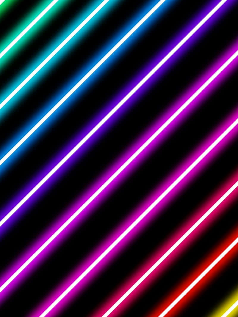  壁紙 — 充滿活力的對角線霓虹燈以電光色調劃過漆黑的背景，營造出動態的未來感光芒。