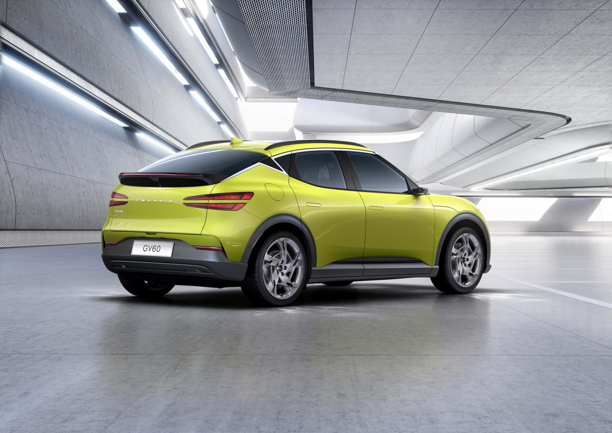 Genesis Gv60 桌布 壁紙 — 一輛充滿活力的萊姆綠色GV60 SUV在時尚的未來主義隧道中展示，配有發光的白色燈光和混凝土牆壁。