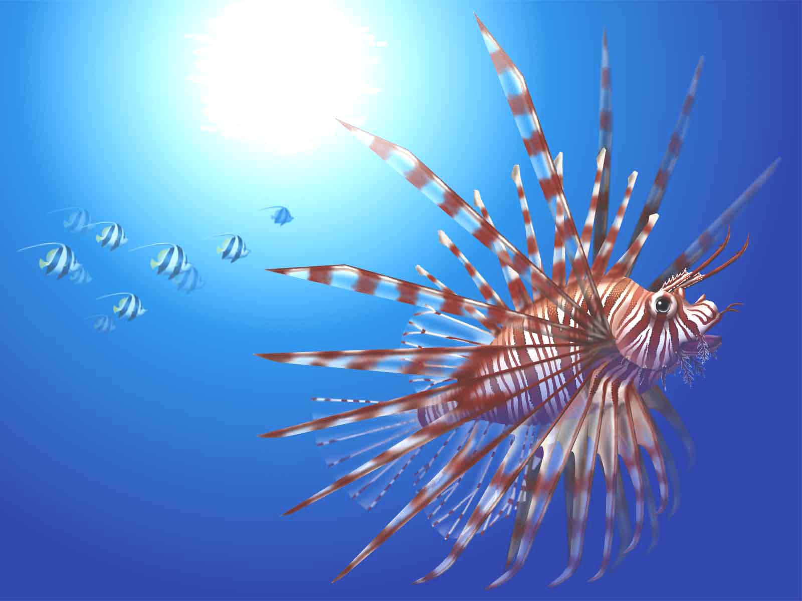  壁紙 — 一條色彩鮮豔、帶有紅白條紋的獅子魚在清澈的藍色海水中優雅地游動，陽光從上方照射下來，附近有小條紋魚穿梭。
