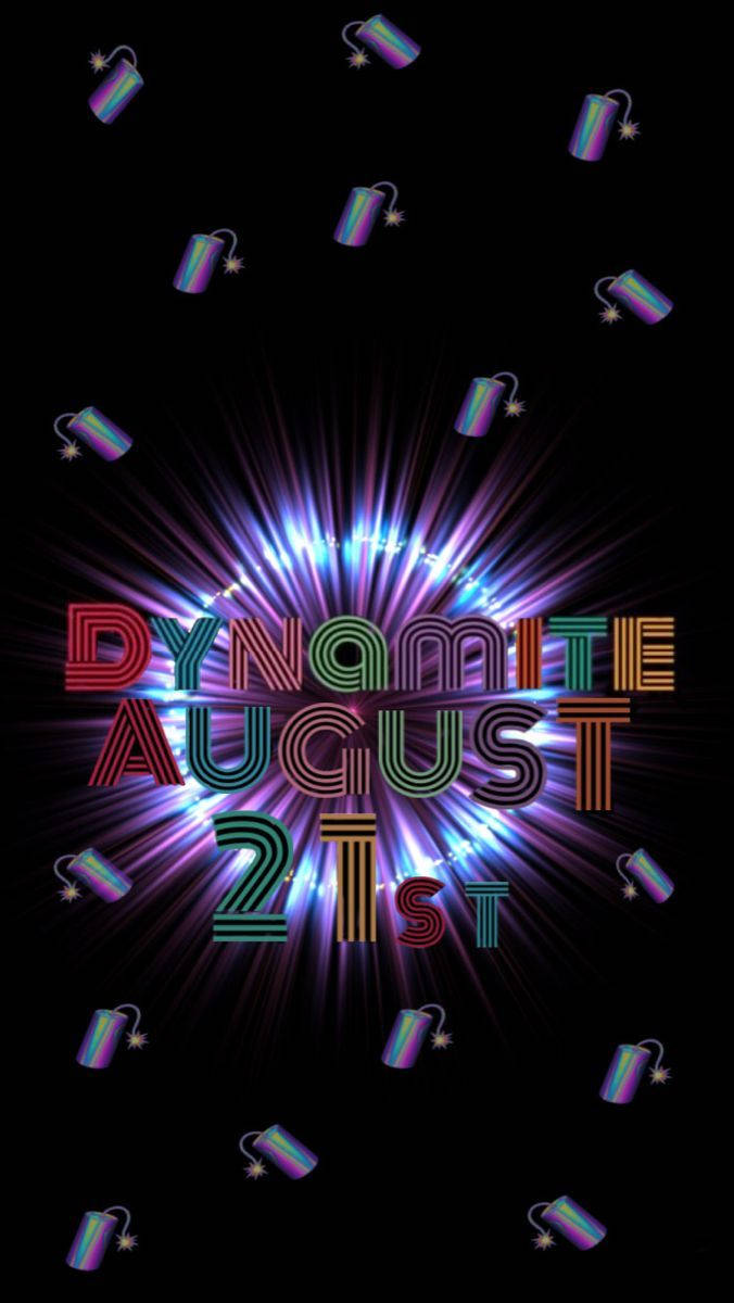 霓虹文字 Dynamite August 21st，帶有發光光束和漂浮煙火 — Bts 壁紙