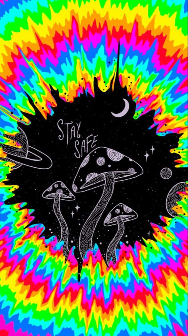  壁紙 — 充滿活力的迷幻紮染背景，黑色宇宙中心有蘑菇、星星和彎月，並帶有「STAY SAFE」文字。
