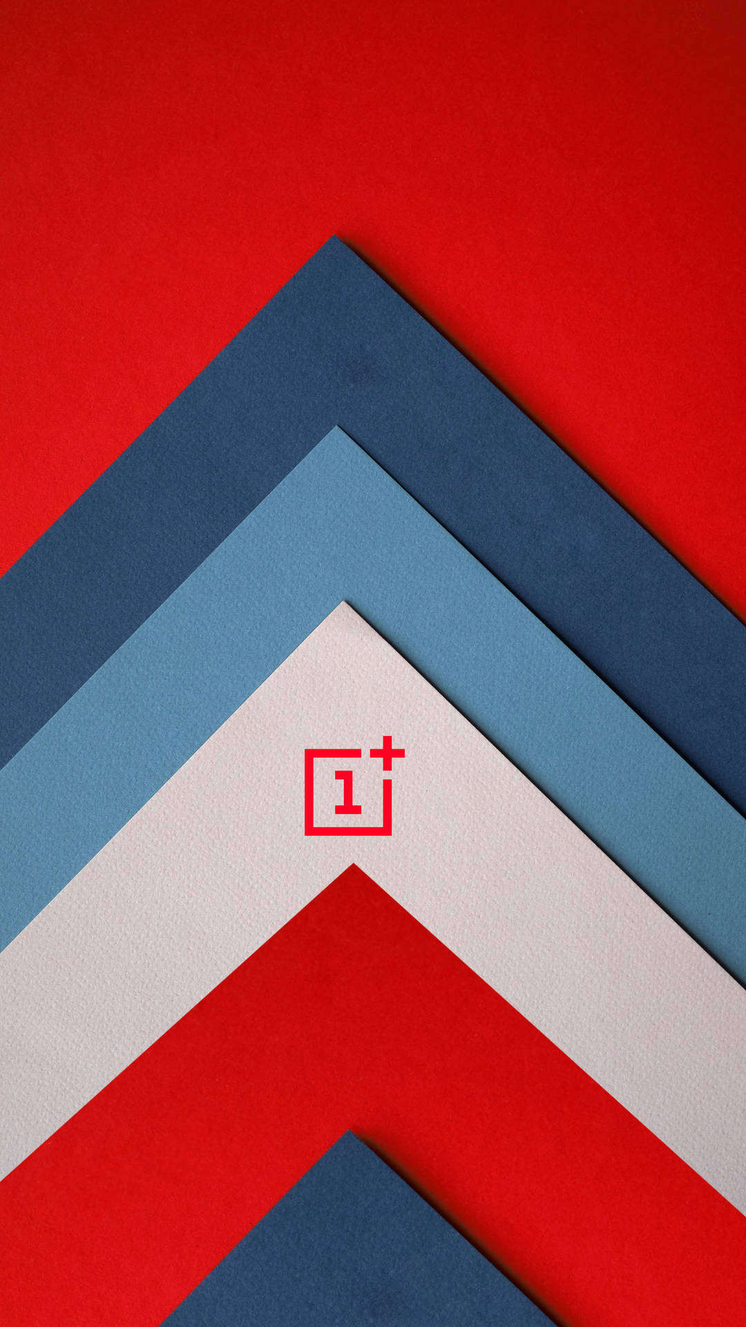 紅、藍、白V形圖案，中央有OnePlus標誌。 — 一加 壁紙
