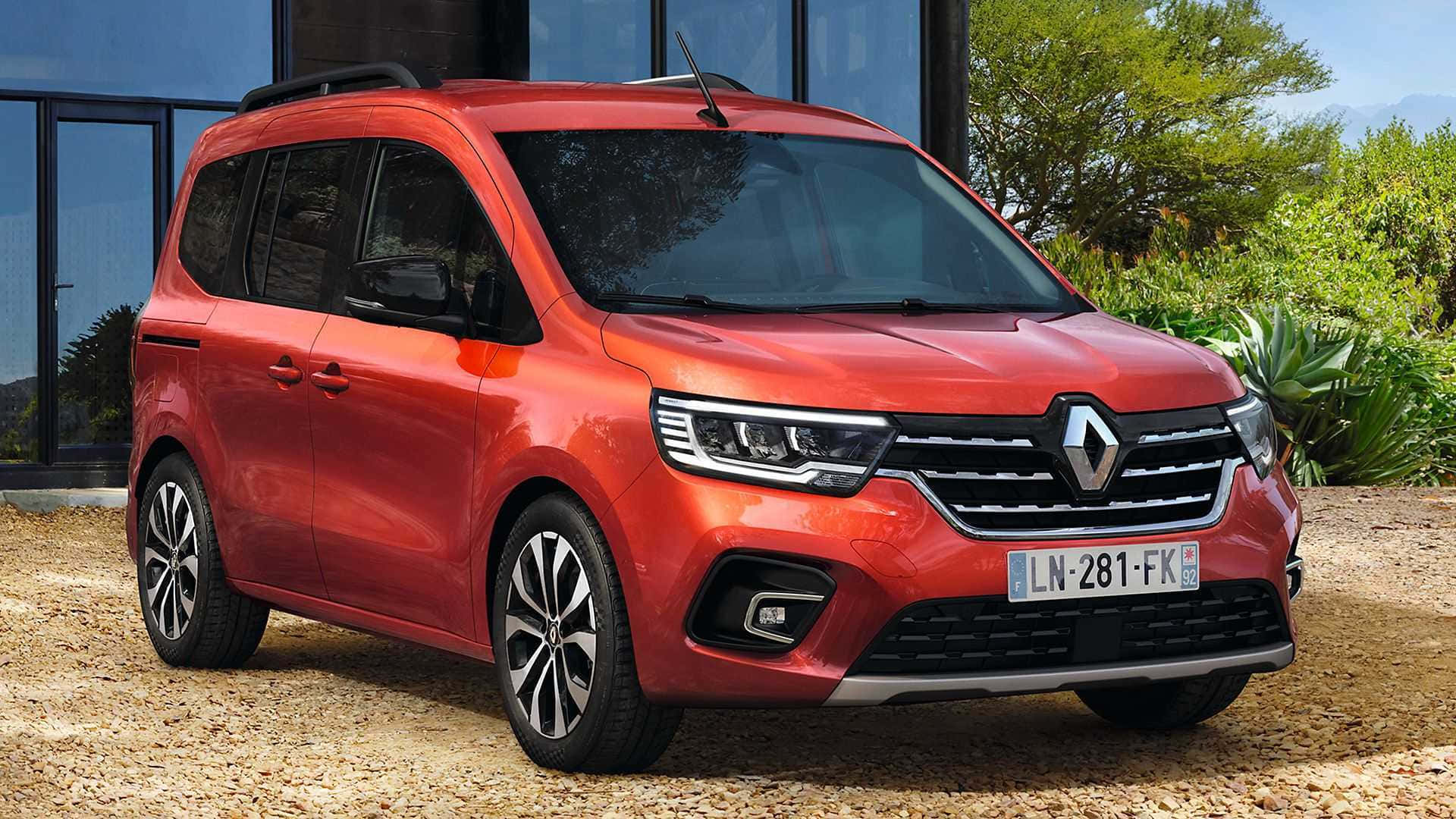 Renault Kangoo 桌布 壁紙 — 一輛鮮紅色的雷諾Kangoo廂型車停在碎石上，前方是現代玻璃建築，周圍綠意盎然。