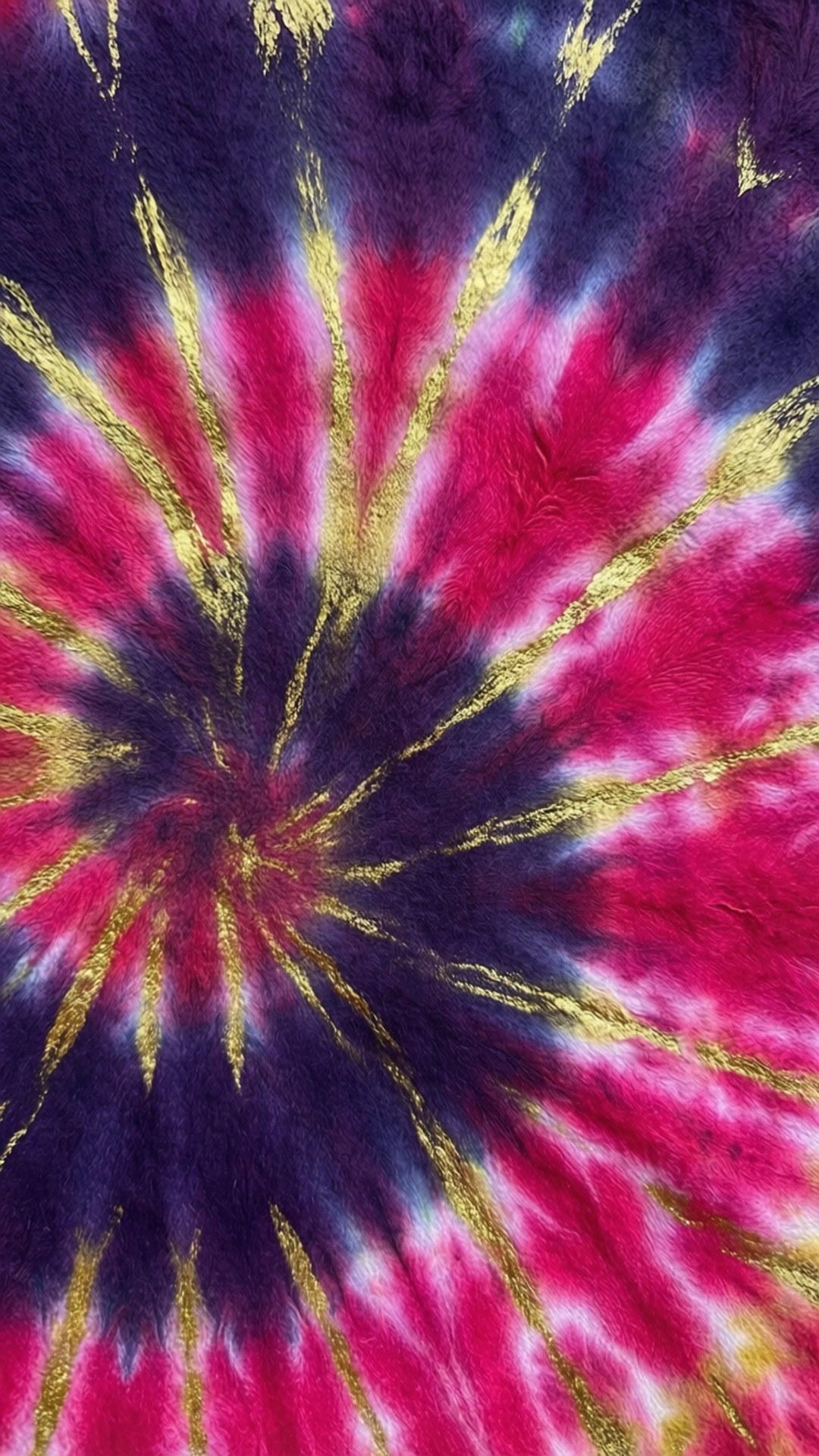 Royal Gradient Tie Dye 壁紙 — 充滿活力的紮染漩渦從中心散開，帶有洋紅色紫紅色和深紫色，並有閃閃發光的金色線條。