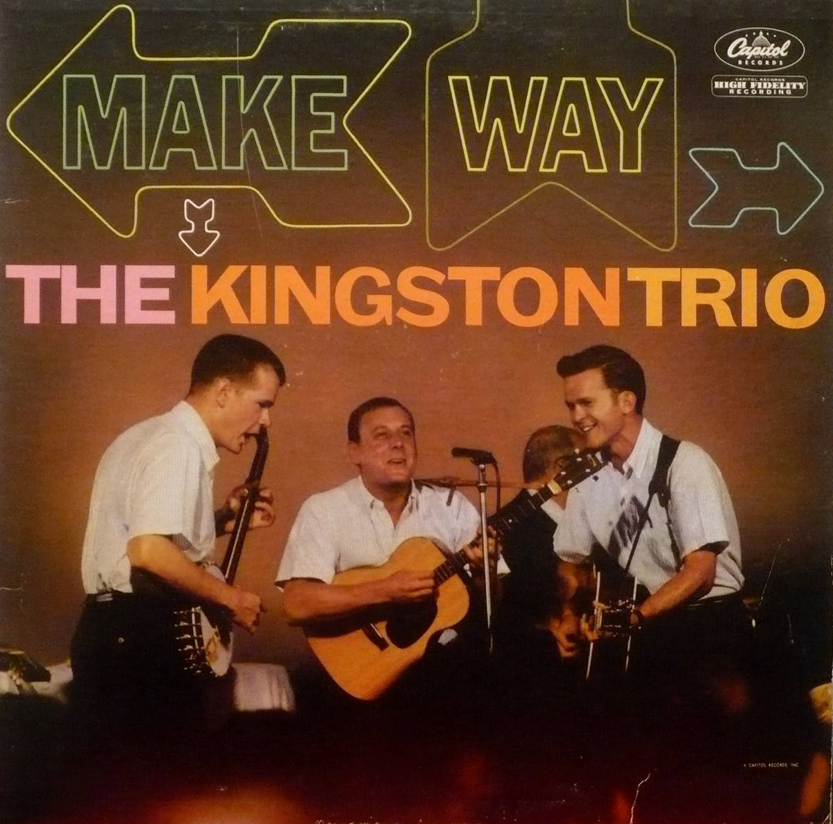 音樂 桌布 壁紙 — The Kingston Trio 在發光霓虹燈牌下用吉他和班卓琴表演的復古專輯封面。