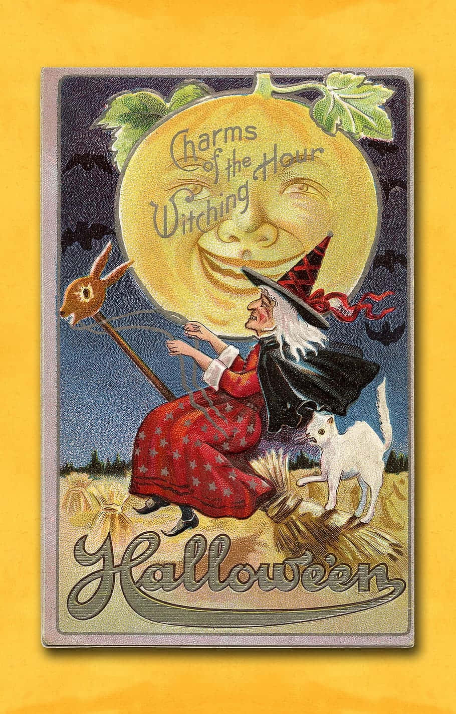  壁紙 — 一張復古萬聖節明信片，展示一位微笑的女巫穿著紅色星星圖案的裙子騎著掃帚，旁邊有一隻白貓，在快樂的月亮下，蝙蝠飛舞。