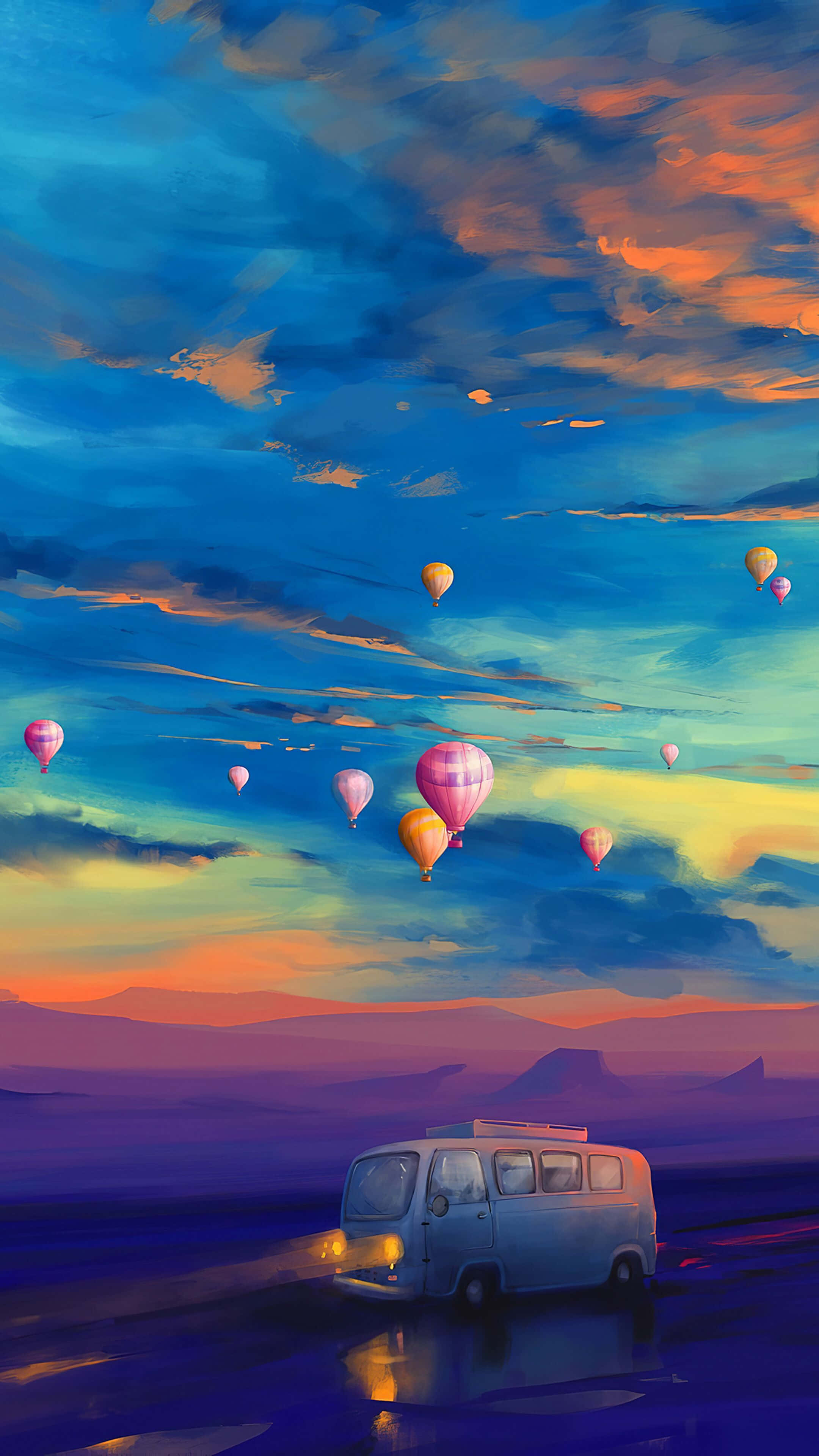 Hot Air Balloon 桌布 壁紙 — 一輛復古廂型車在暮色沙漠中行駛，色彩繽紛的熱氣球在充滿活力的藍色和橙色天空中飄浮。