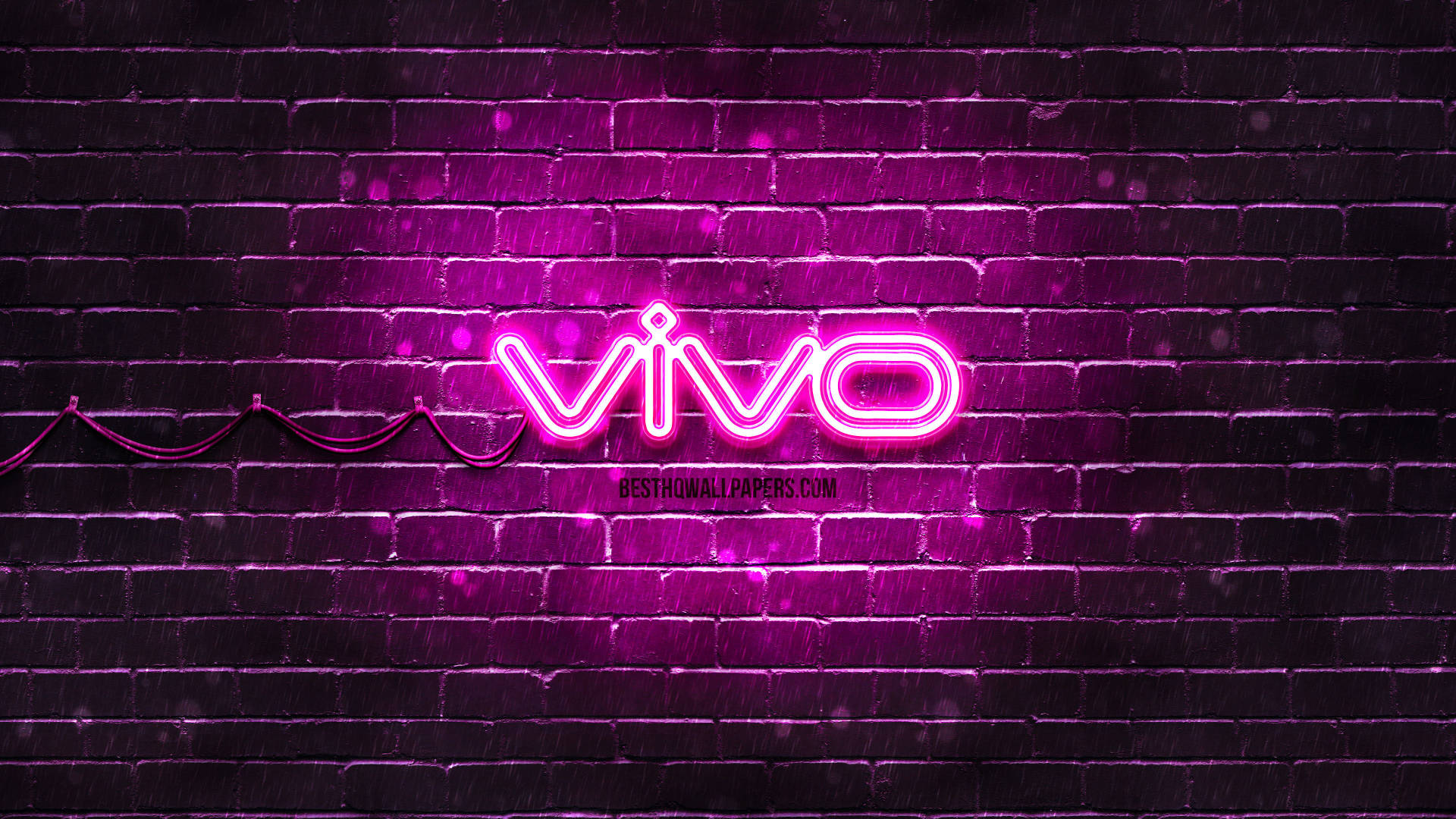 標誌 桌布 壁紙 — Vivo 品牌標誌在雨夜的黑暗濕磚牆上發出鮮豔的粉紅色霓虹光。