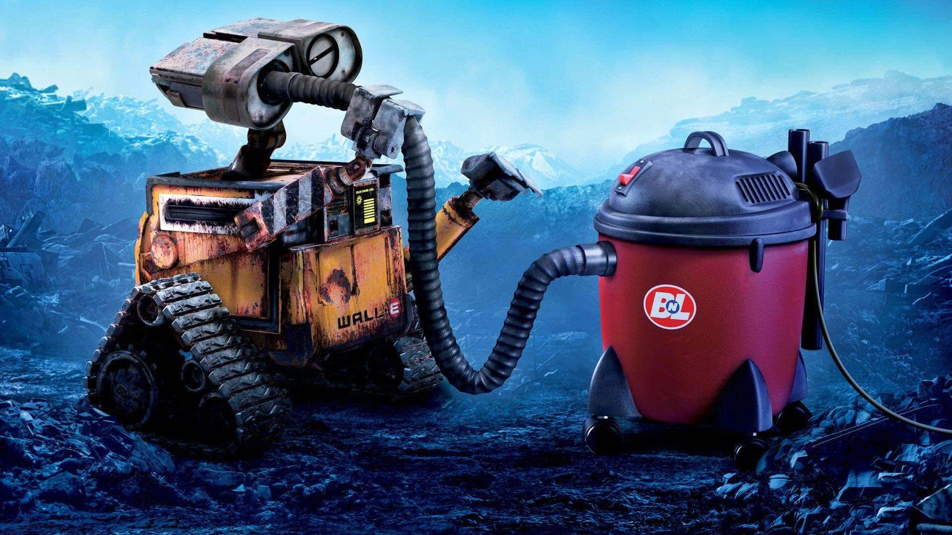 動畫 桌布 壁紙 — WALL-E，一個生鏽的黃色機器人，在一片荒涼的藍灰色垃圾遍地的景觀中，將他的軟管連接到一個紅色吸塵器上。