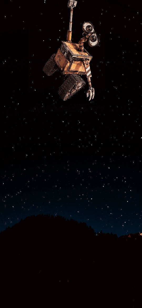 drop 桌布 壁紙 — Wall-E 獨自漂浮在繁星點點的夜空上，下方是黑暗的森林輪廓。