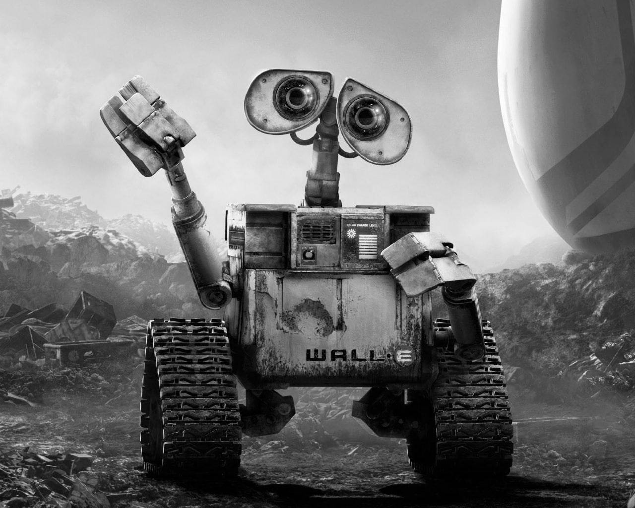 E 桌布 壁紙 — WALL-E 獨自站在荒涼的垃圾場，背景中有一艘巨大的太空船若隱若現。