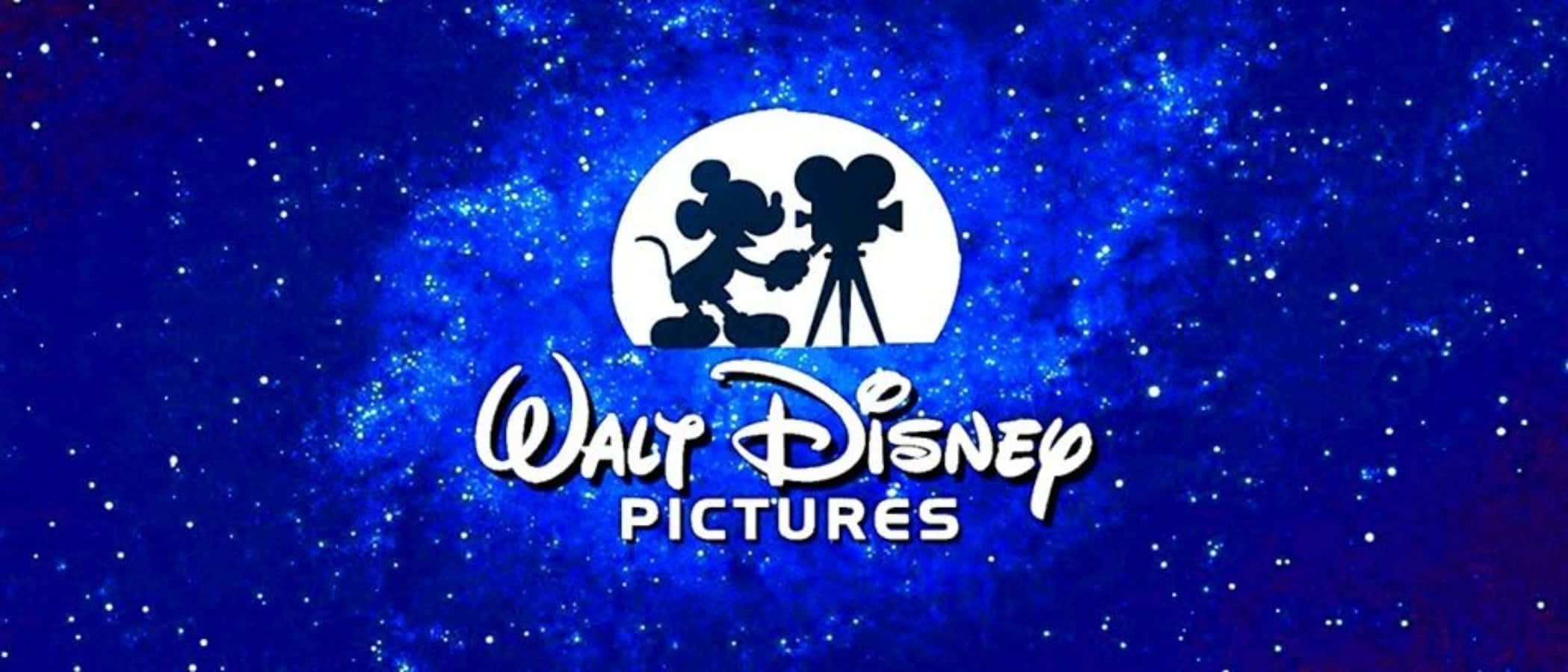 walt disney 桌布 壁紙 — Walt Disney Pictures 標誌，米奇老鼠剪影在星空宇宙藍色背景上手持相機。