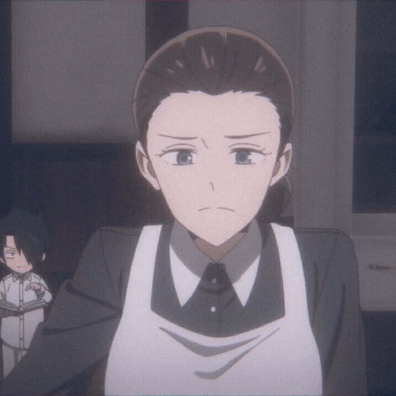 The Promised Neverland Isabella 桌布 壁紙 — 一位穿著白色圍裙和深色制服的動畫女人，在昏暗的房間裡用嚴肅的表情向前凝視。
