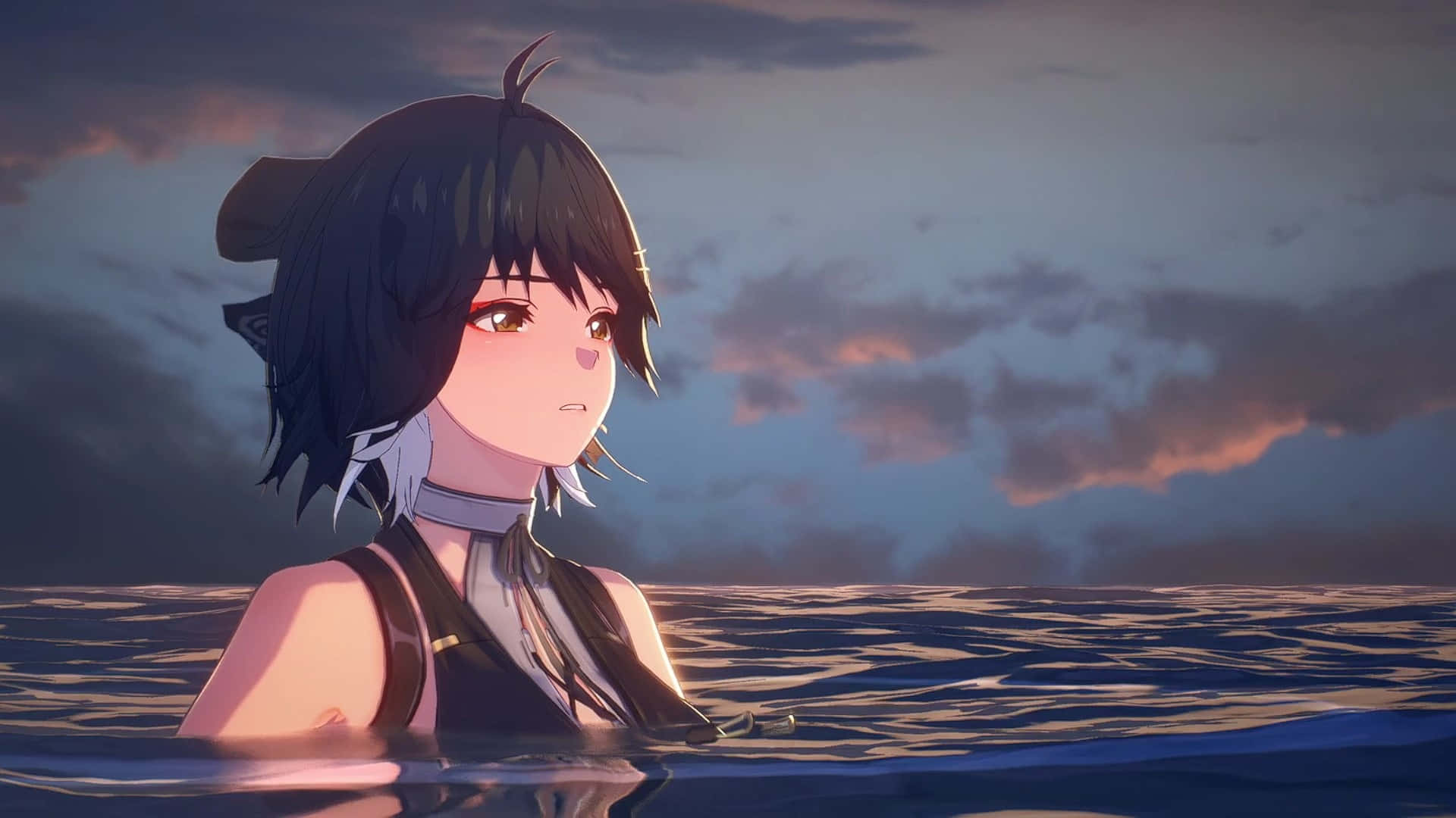  壁紙 — 一位黑髮貓耳動漫少女站在平靜的海水中，水深及腰，頭上是塗滿柔和粉紅與藍色調的暮色天空。
