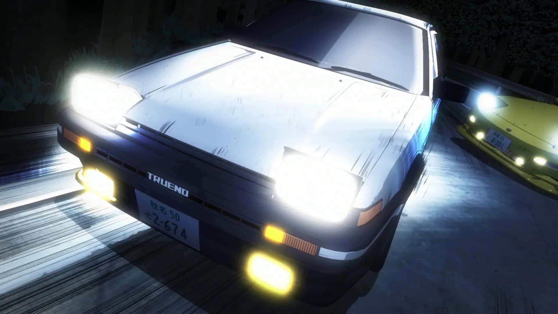 白色AE86在夜間濕滑道路上以明亮車頭燈競速 — 頭文字D 壁紙