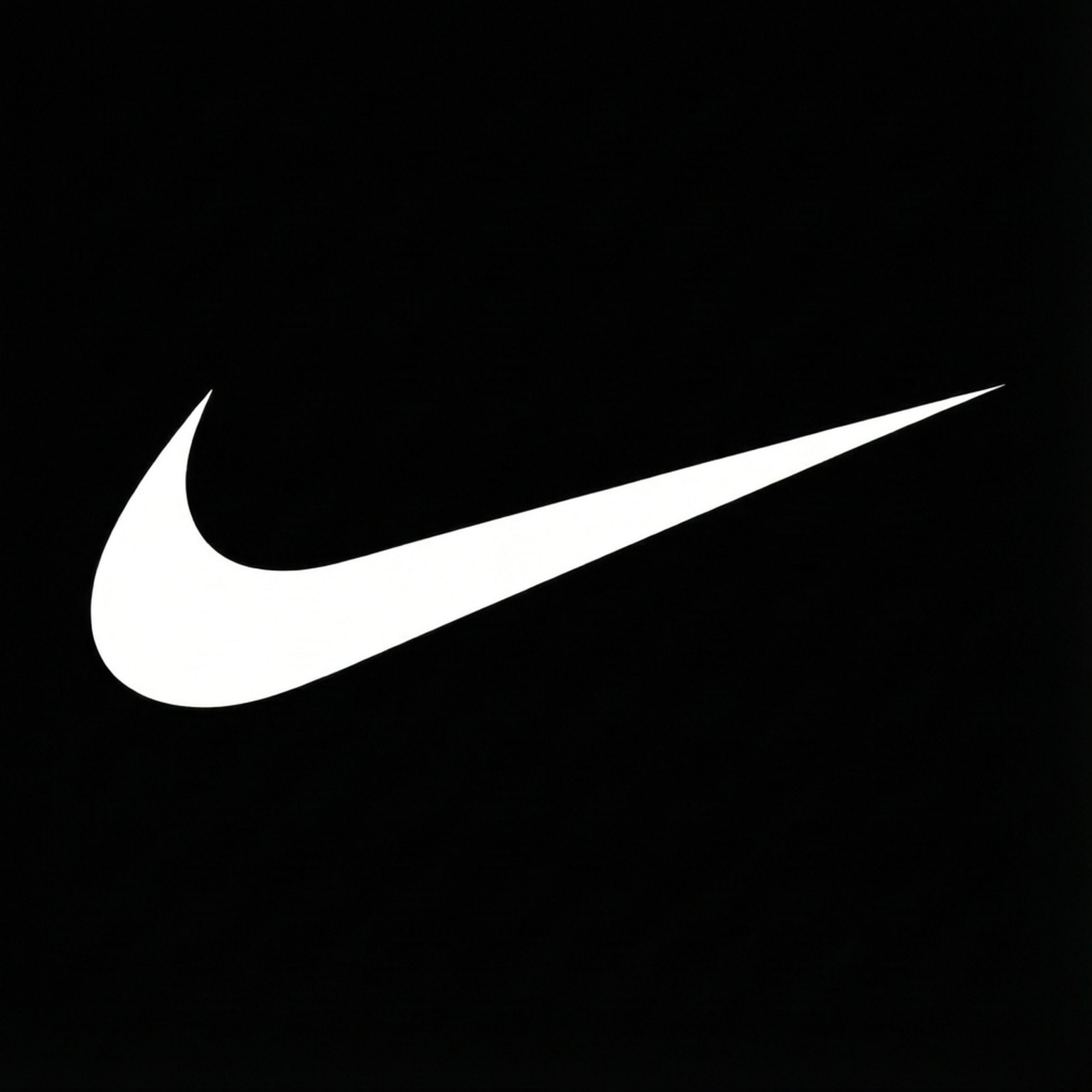 Minimal Swoosh 壁紙 — 一個鮮明的白色Nike swoosh標誌居中在純黑色背景上。