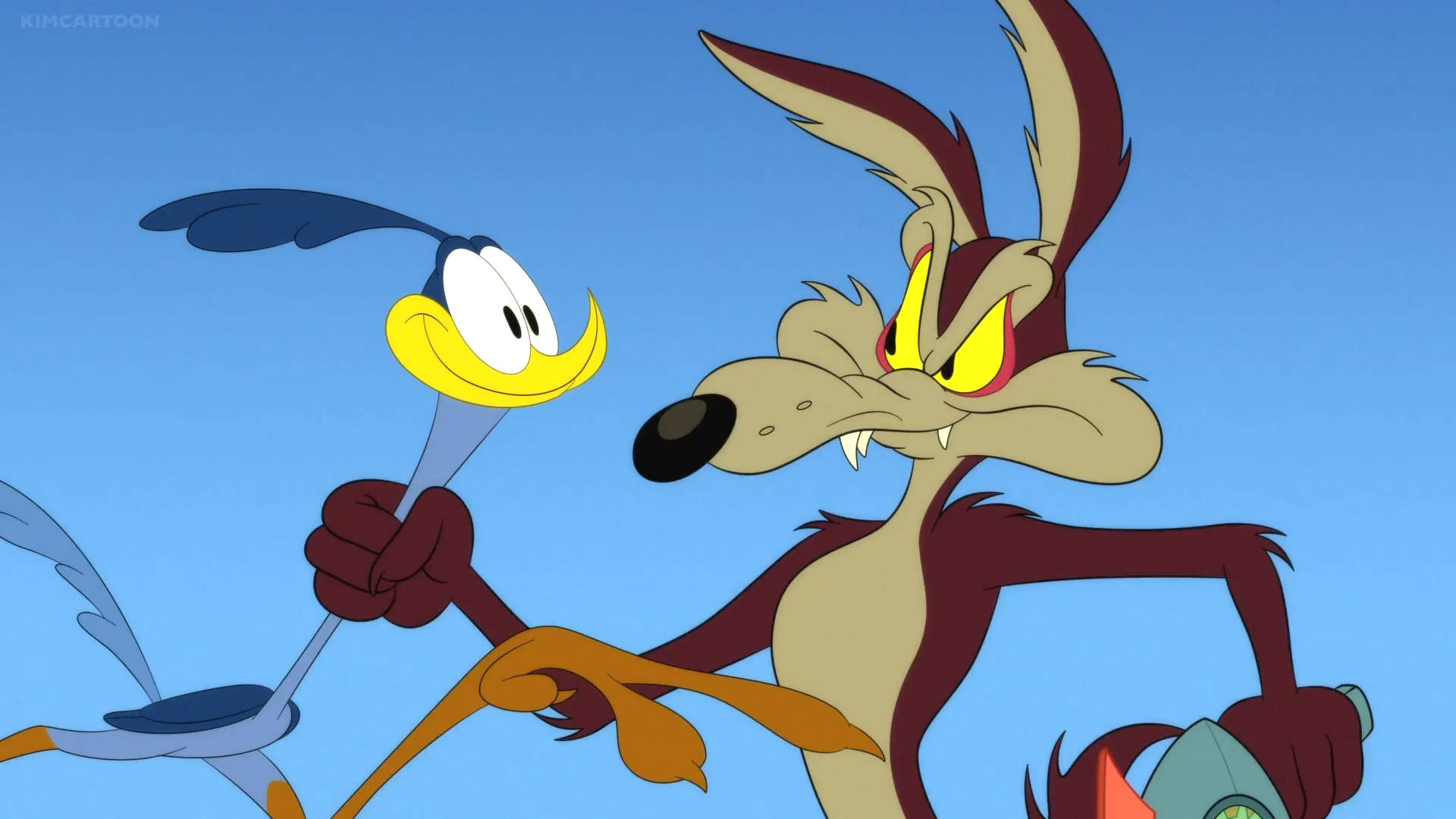 Coyote 桌布 壁紙 — Wile E Coyote 憤怒地抓住 Road Runner 的脖子，背景是晴朗的藍天。