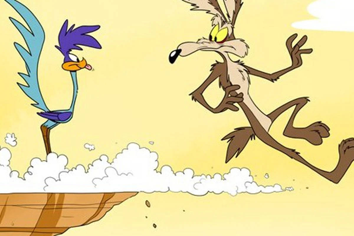 Coyote 桌布 壁紙 — Wile E. Coyote 瘋狂地跑過 Road Runner，後者冷靜地站在懸崖邊，背景是黃色的天空。