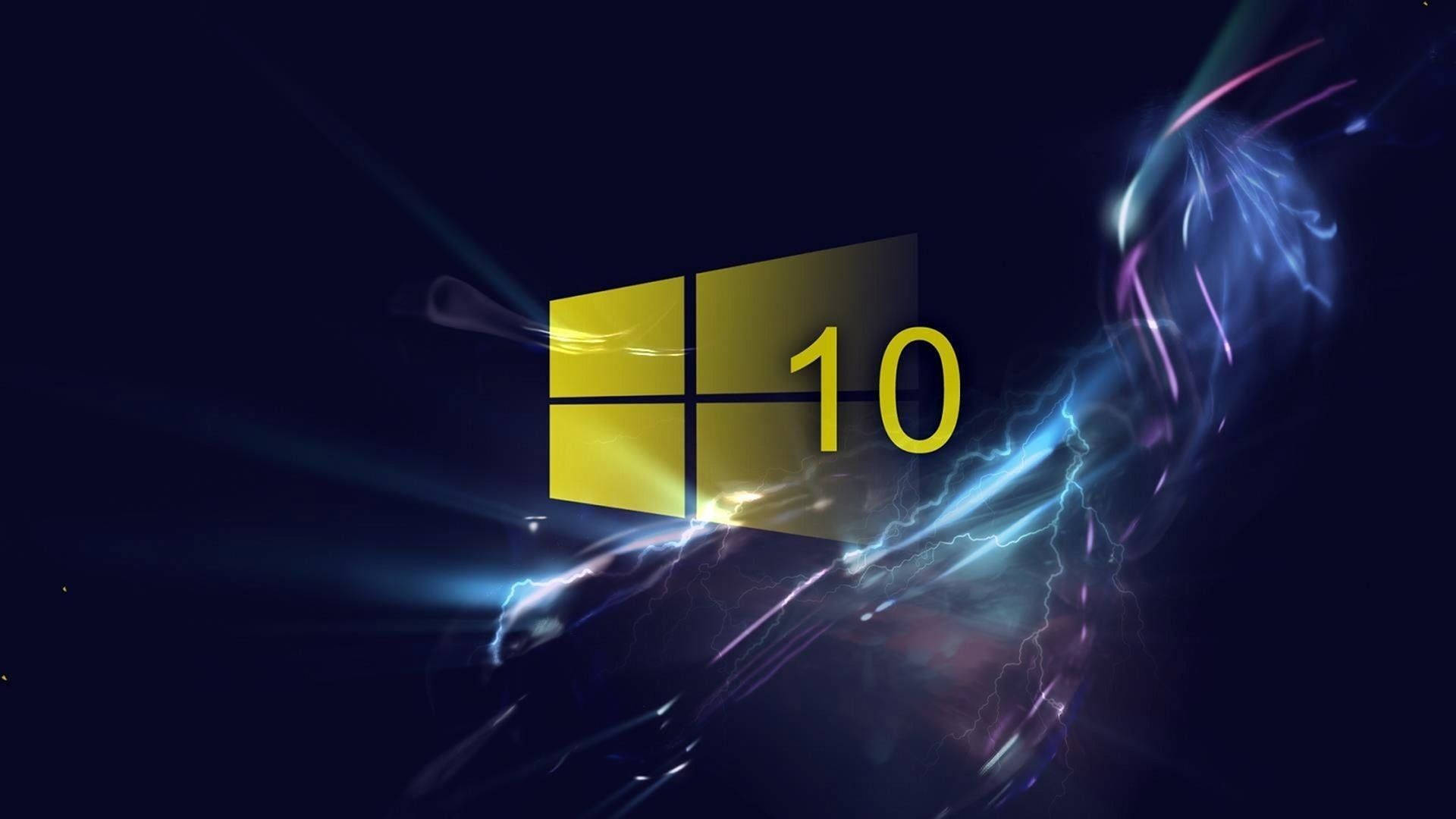 Windows 10 高畫質 桌布 壁紙 — Windows 10 標誌在深色背景上發出黃色光芒，周圍有電光藍和紫色的能量條紋旋轉。
