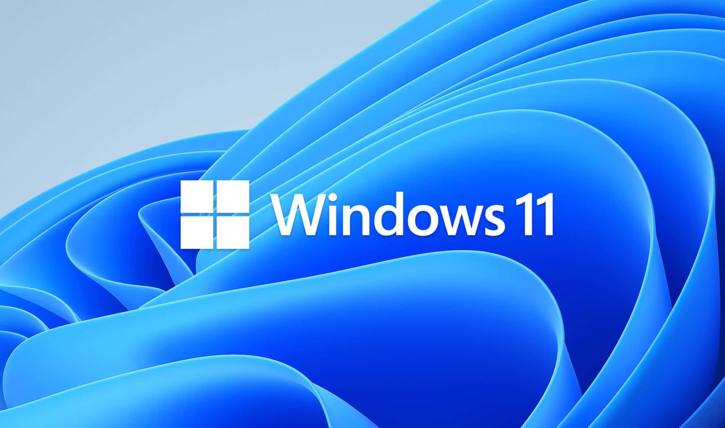 Windows 11 桌布 壁紙 — Windows 11 標誌居中於動態藍色波浪背景上，帶有柔和漸變和流暢曲線。