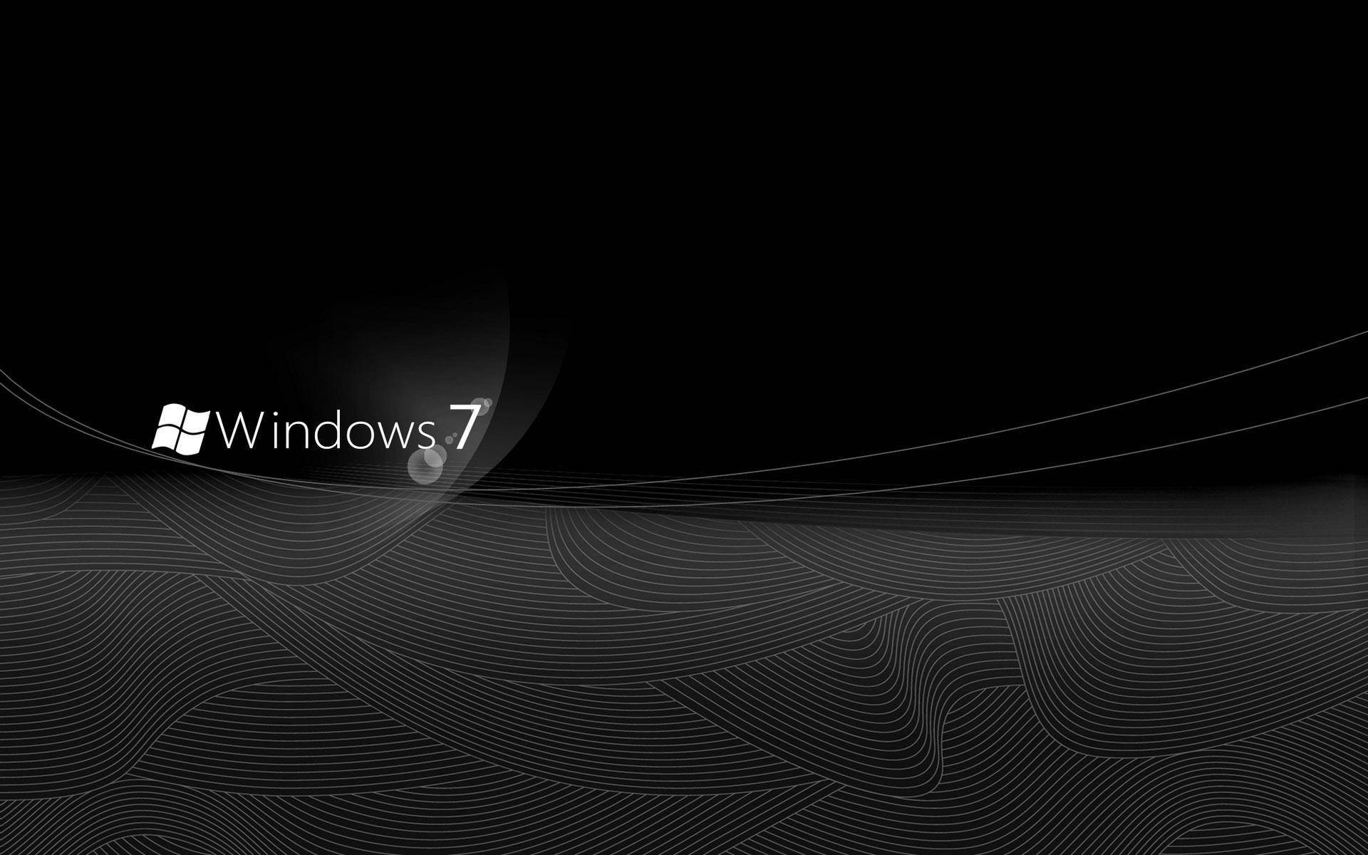 Dark Windows 桌布 壁紙 — Windows 7 標誌在黑色背景上柔和發光，帶有流動的白色線條圖案。