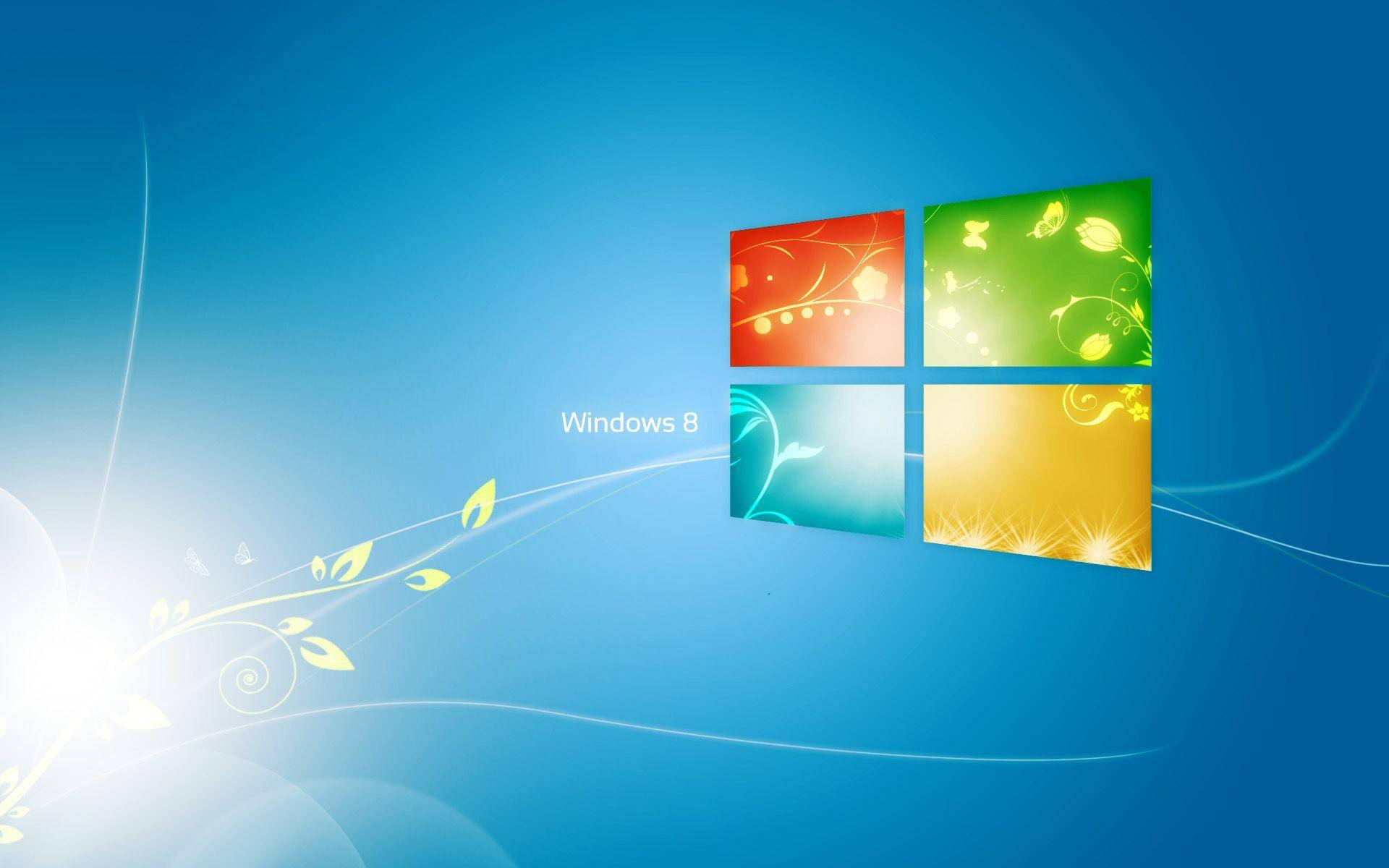 Windows 8 桌布 壁紙 — Windows 8 標誌，帶有四個彩色面板和漩渦花卉圖案，背景為漸變藍色。