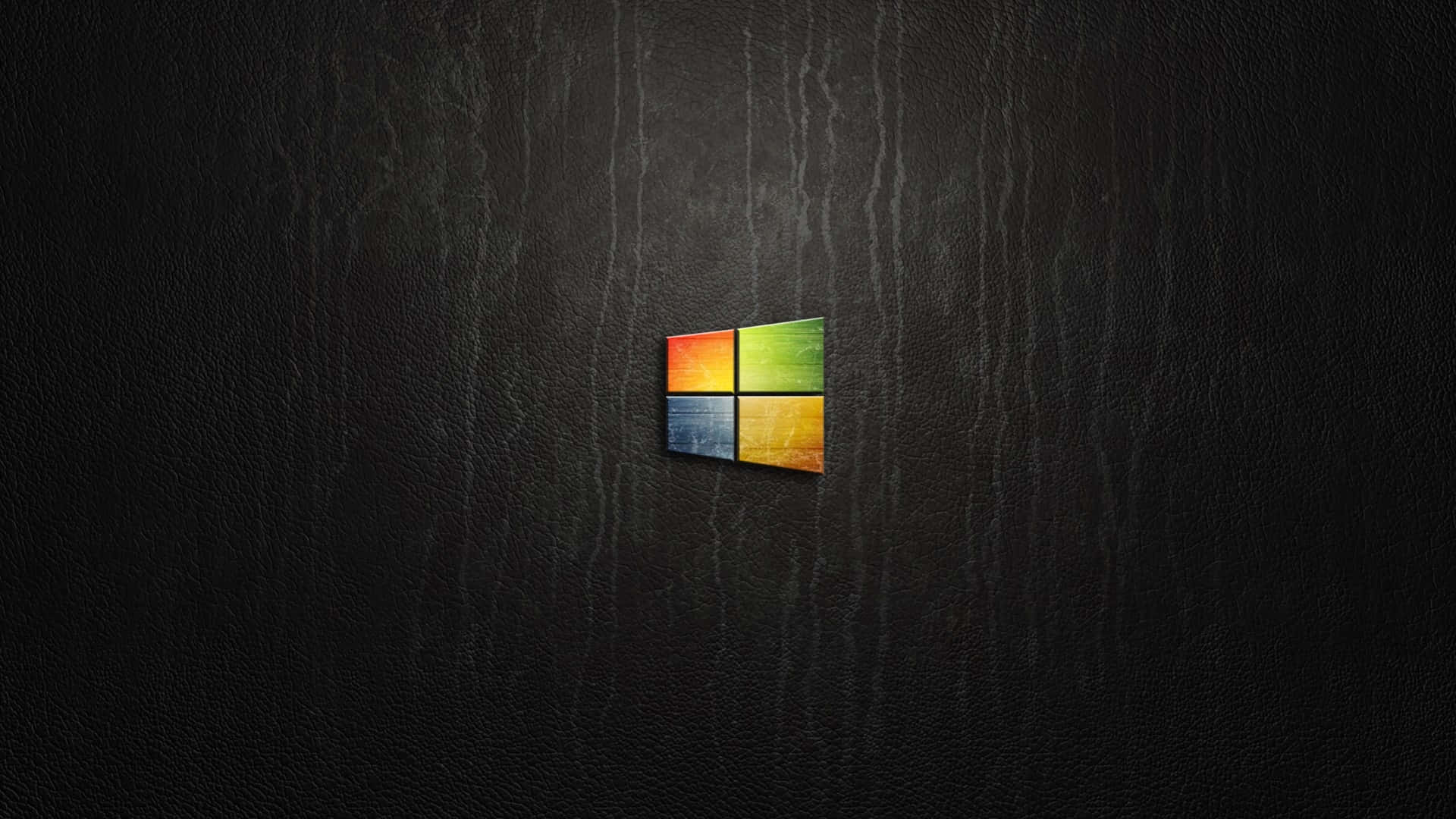 Black Windows 桌布 壁紙 — Windows 標誌，四個彩色窗格居中，置於深色紋理皮革背景上。
