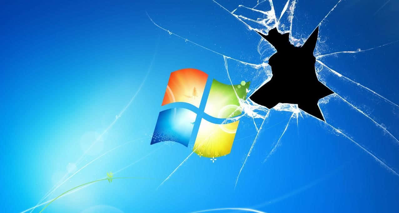Windows Logo 桌布 壁紙 — Windows 標誌帶有碎玻璃效果，裂紋從黑洞向外輻射，背景為明亮的藍色漸變。