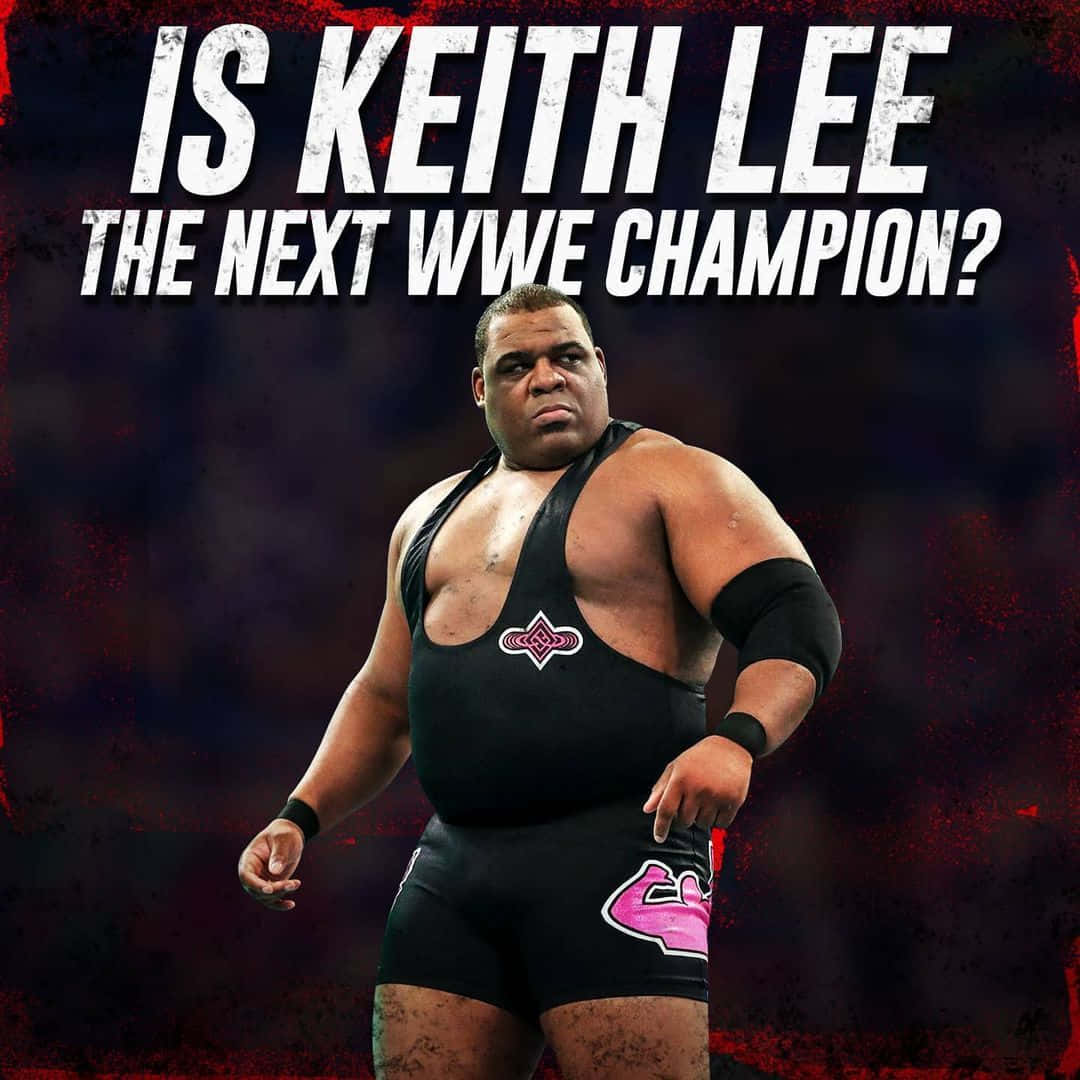 WWE 桌布 壁紙 — WWE摔角手Keith Lee自信地站在深紅色紋理背景前，身穿黑色和粉紅色裝備，粗體文字問他是否是下一個冠軍。
