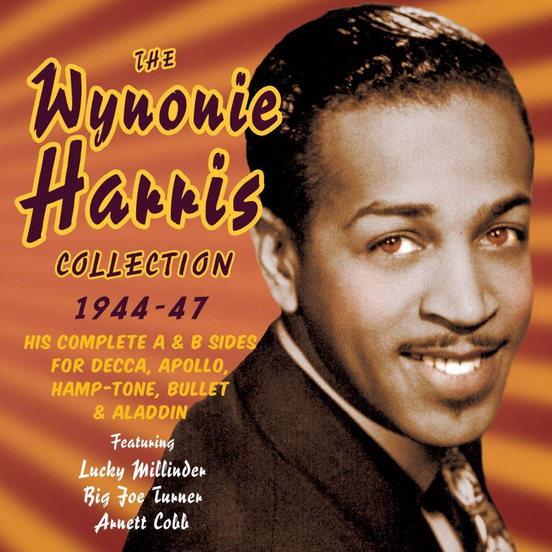 Album Cover 桌布 壁紙 — Wynonie Harris 在明亮橙色條紋背景下溫暖微笑的復古專輯封面肖像。