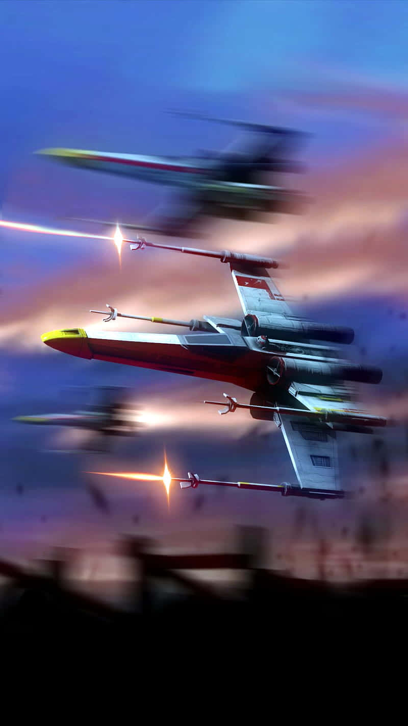 Star Wars X Wing 桌布 壁紙 — X-wing 星際戰鬥機在暮色天空中疾馳，在動態的太空戰鬥中發射明亮的雷射光束。